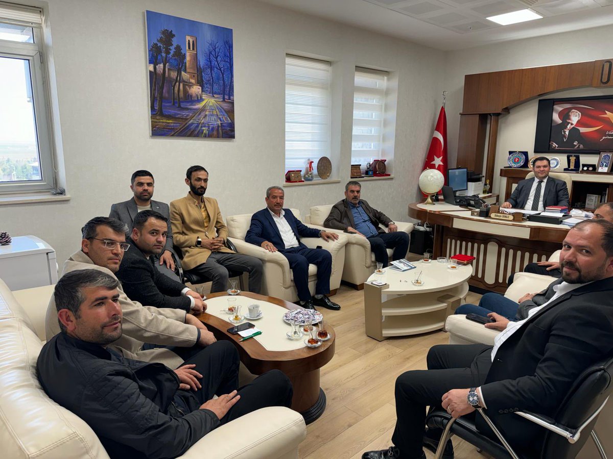 Dernek Olarak Harran Üniversiteside Görevli Değerli Akrabalarımız  Genel Sekreter ZÜBEYİR ZORLU Öğretim Görevlisi Doktor KEMAL DOĞAN
Beyfendileri Ziyaret Edip Plaket Takdim Ettik. Misafirperverliklerinden Dolayı Kendilerine Teşekkür Ederiz.
Badıllı Derneği Biz Birlikte Güçlüyüz.