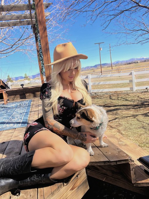 Waiting for spring 🙃 https://t.co/yUMiSxNZox