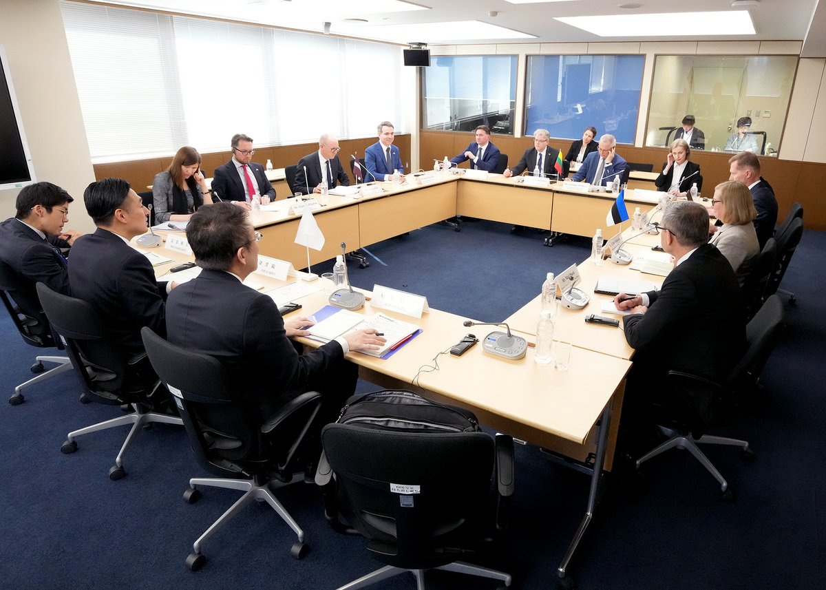 State Secretary @andrispelss at the 4th political consultation between the Foreign Ministries of the Baltic States 🇱🇻🇪🇪🇱🇹 and Japan 🇯🇵 in Tokyo: “Like-minded countries must work together to restrict the threat posed by Russia to international security.” ➡️mfa.gov.lv/en/article/sta…