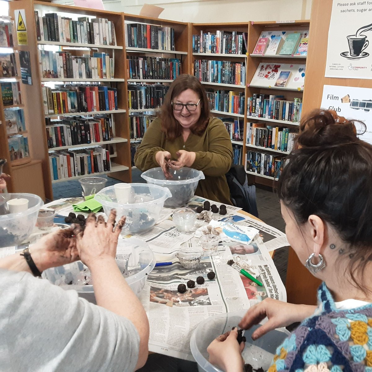 Thanks to all who attended our Green Pages Seed Bomb Workshops last week🌱

Still time to snap up a place at the free workshops taking place tomorrow at Erskine Library and Bridge of Weir Library.

Book your place👉bit.ly/3SDDb5J

@WhatsOnRen 
#GreenLibraries
#RenZero