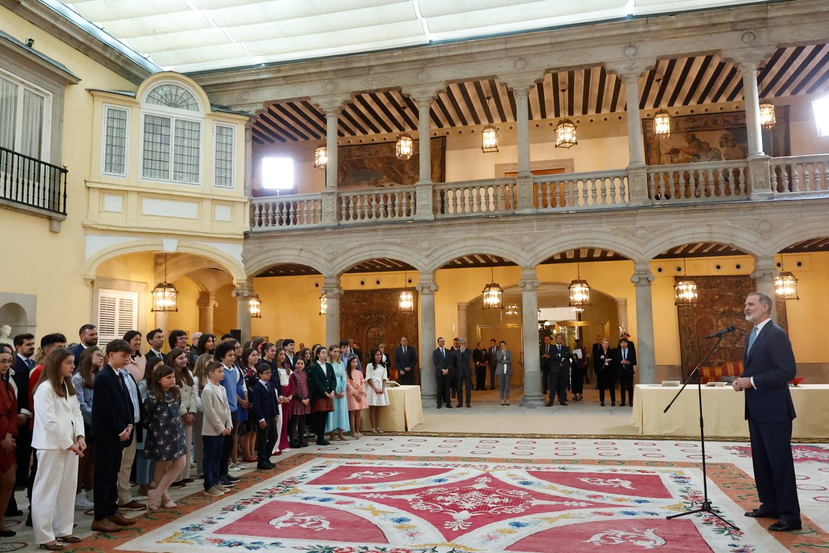 🇪🇸 O Rei Felipe recebe no Palácio Real de El Pardo os 40 alunos vencedores das duas últimas edições do concurso “O que é um Rei para você?”, organizado pela <a href="/FundacionFIES/">FIES</a>