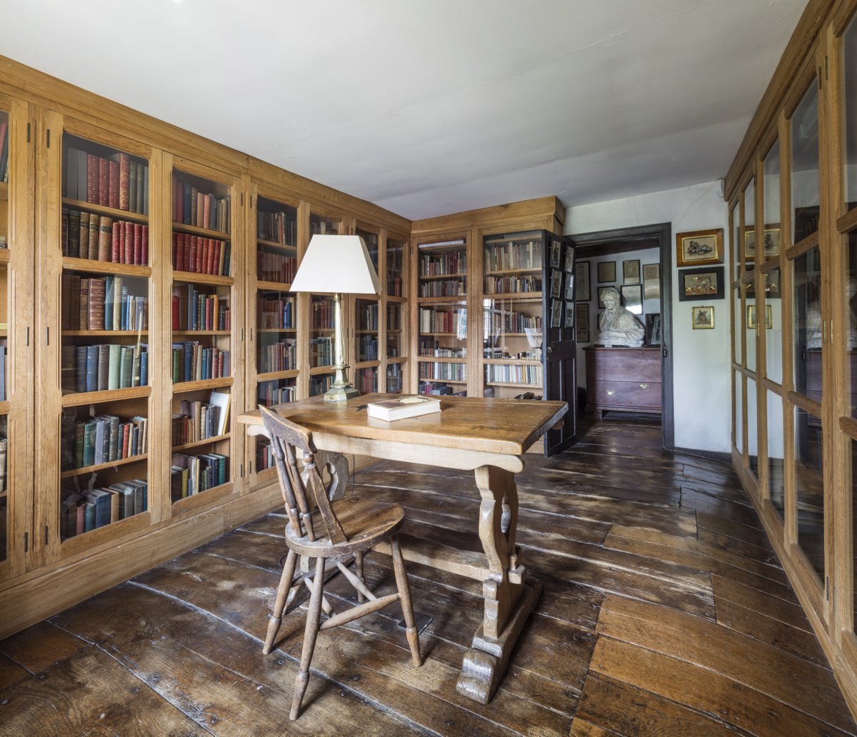 Happy #WorldBookDay! In 1968, this room was converted into a library where Ellen Terry's books, originally kept ‘mainly just in piles’ distributed around the house, were all brought together. Today over 3,000 books can be found here. @southeastNT