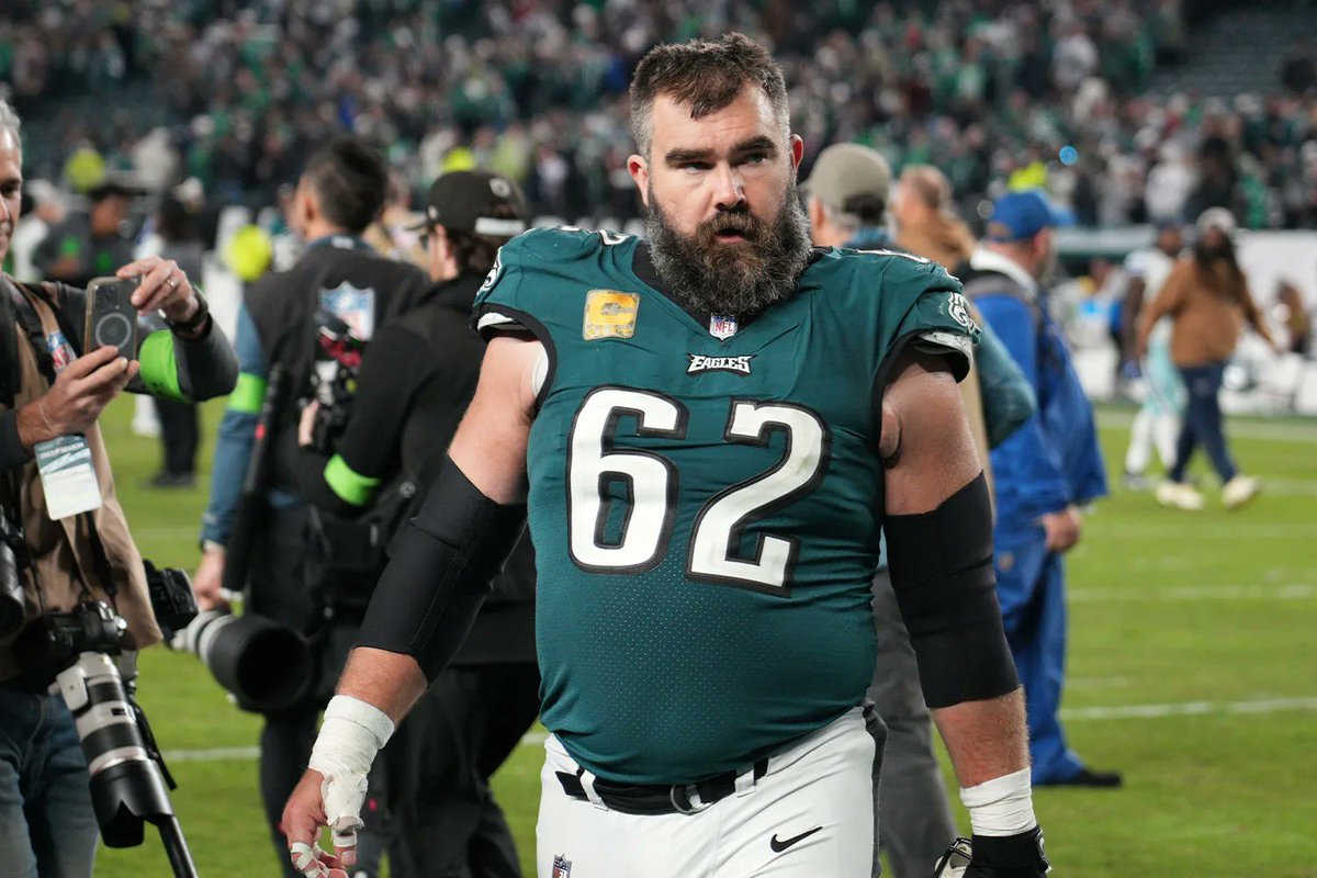 NFL_DovKleiman's tweet photo. #Eagles C Jason Kelce has made his decision.

 He will have a press conference today at 1 ET. https://t.co/2fwjNFYLHQ