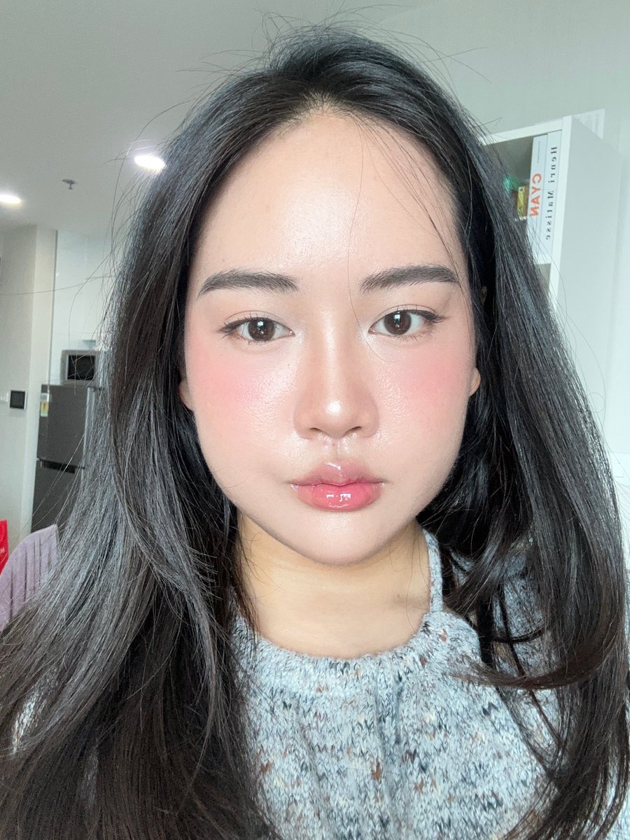 SujarSujarii's tweet image. มันจะมีคุชชั่นอยู่อันที่วนกลับมาใช้ทีไรก็อึ้งกรี้ดอยู่ในใจทุกครั้ง มำไมผิวมันสวยยั่งงี้วะะะะ