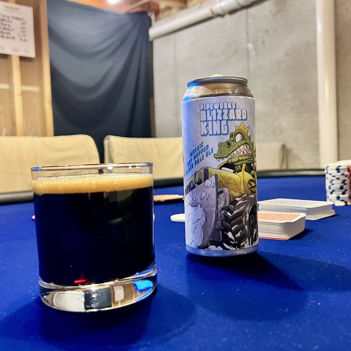 Looks like a darky. 🖤 Tastes like a goldy. 💛 But, darkly goldy, ya feel me? 🖤🤝💛 Watch as I lose all my…Read more -> hopsmash.com #pipeworksbrewing #craftbeerlover #chicagobeer #chicagocraftbeer #blackipa @PipeworksBrewin