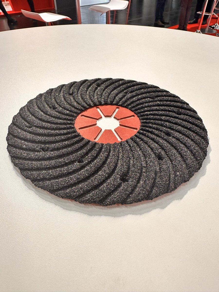 Does anyone know the German for “good for grinding horses hoofs” because <a href="/NicLaurens/">Nic Laurens</a> is really struggling 🤣🤣