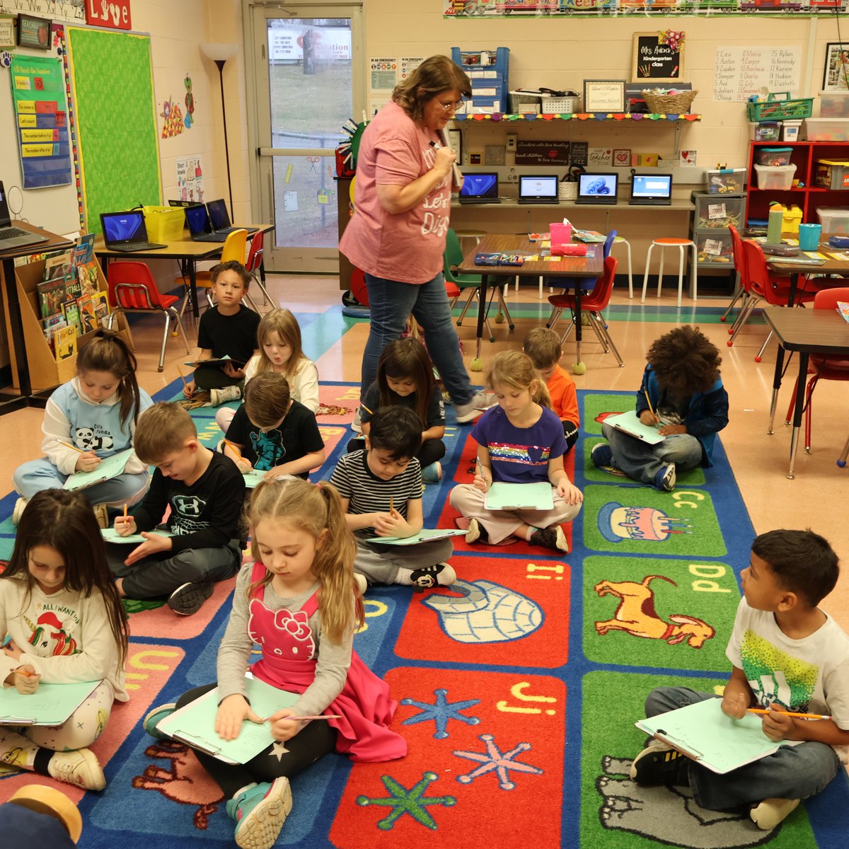 BedCoSchools's tweet photo. #CascadeElementarySchool kindergartners in Mrs. Susie Adcock's class recently worked on their #CKLA lesson by blending & spelling words! #BrightStudents #CoreKnowledgeLanguageArts #ReadingMatters #StudentSuccessIsOurWhy #BedfordCountySchools https://t.co/xYadUDvaas