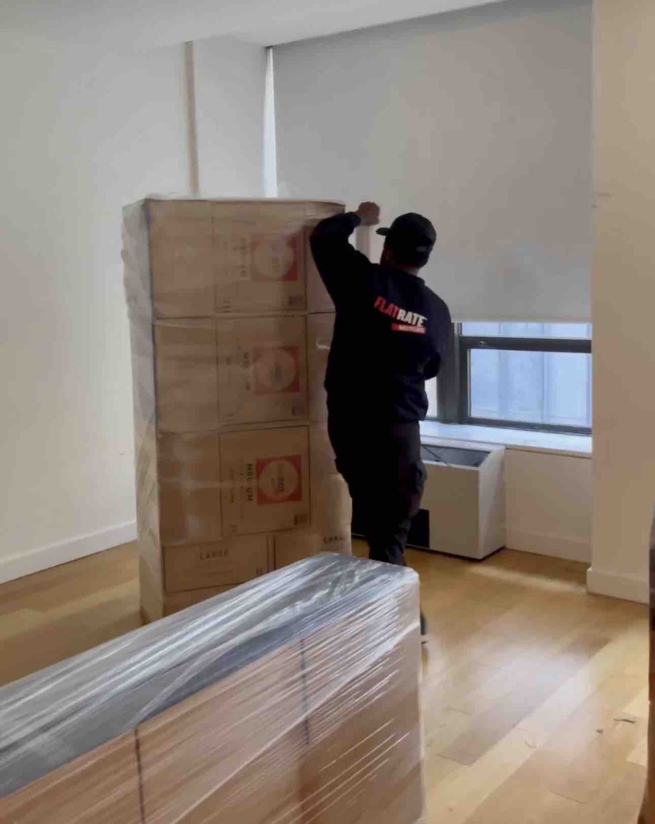 FlatRate_Moving's tweet image. Before your move even starts our movers review your items &amp;amp; develop a customized approach to how they will pack them. This ensures your belongings are safe, secure and protected.

#professionalmovers #itemprotection #planningahead #flatartemoving
