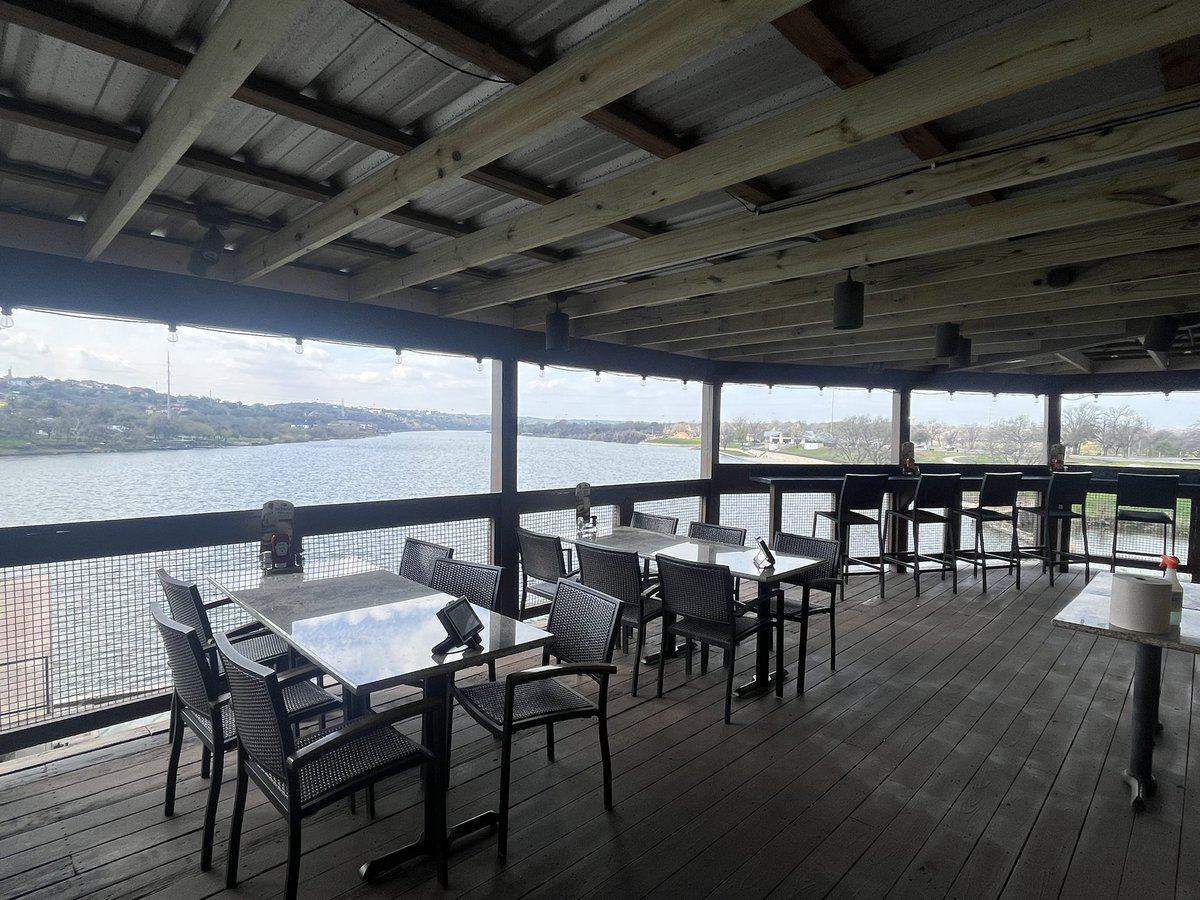 Guess what today is?? The perfect day to join us on our BRAND NEW PATIO! That’s right…the #chilismarblefalls patio is officially open and ready for business! Come by and enjoy a delicious hand-shaken #casamigosrita with this great view!! See you real soon! 🌶️