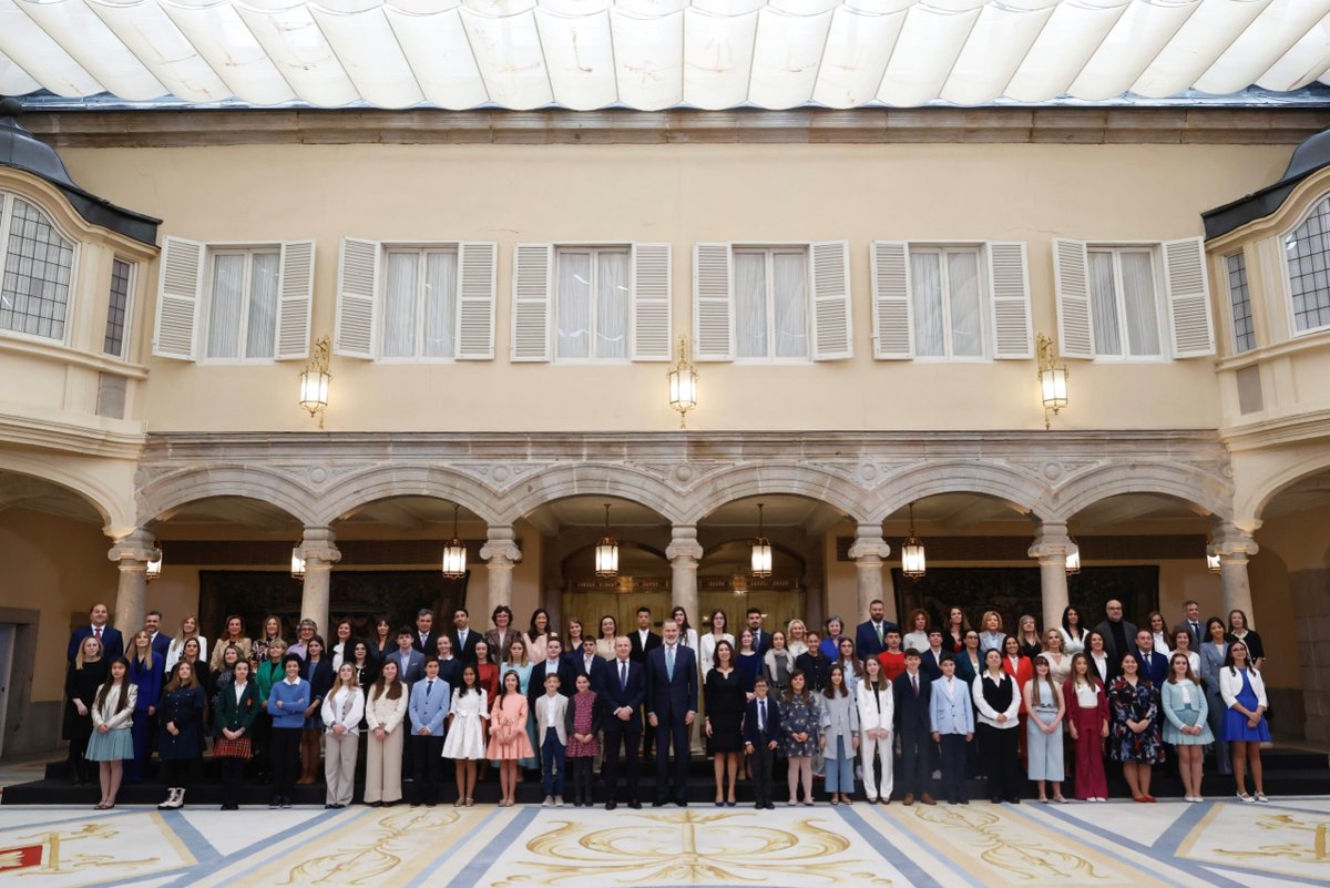 <a href="/FundacionFIES/">FIES</a> 👦👧 Los 40 alumnos y alumnas ganadores de las últimas ediciones del certamen han mostrado sus trabajaos ante Su Majestad el Rey, durante la audiencia celebrada en el Palacio Real de El Pardo.

¡¡Enhorabuena!!