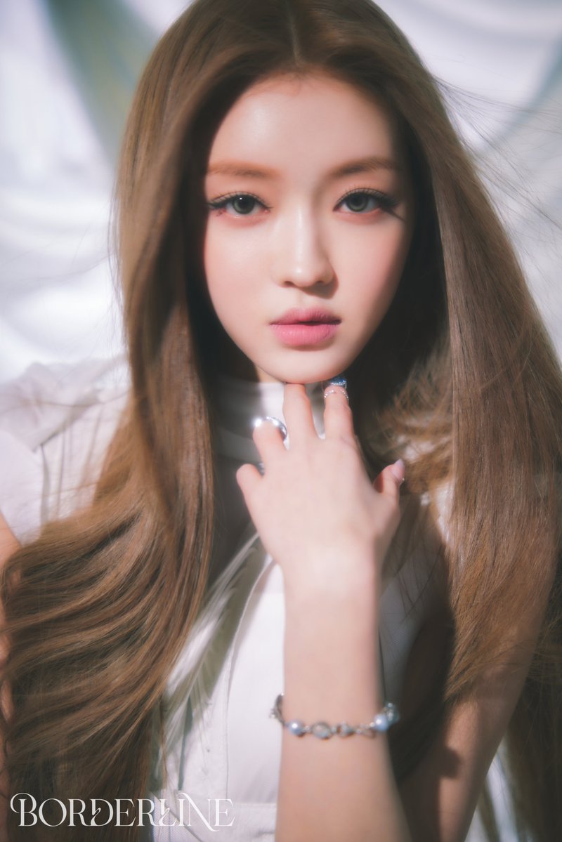 8_OHMYGIRL's tweet photo. 유아(YooA) 1st SINGLE ALBUM [Borderline]

CONCEPT PHOTO
#OUTSIDE

2024.03.14 6PM (KST)

#유아 #YooA #Borderline https://t.co/lEE6BuxGLb