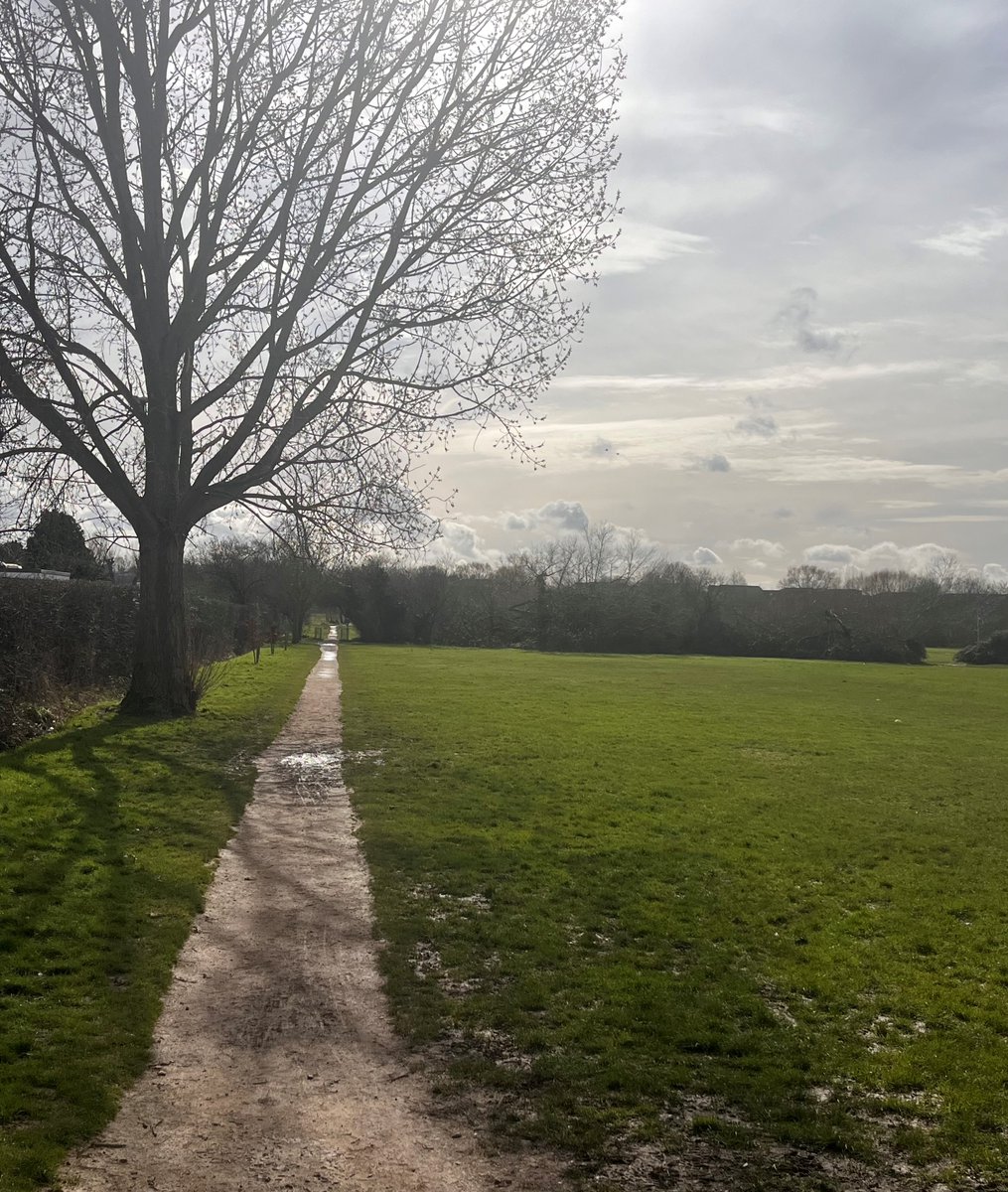 Ruislip Manor Officers carried out Reassurance patrols and a weapon sweep in Jim O'Neiill Walk today #StaySafe #saynotodrugs #saynotoknives #mylocalmet