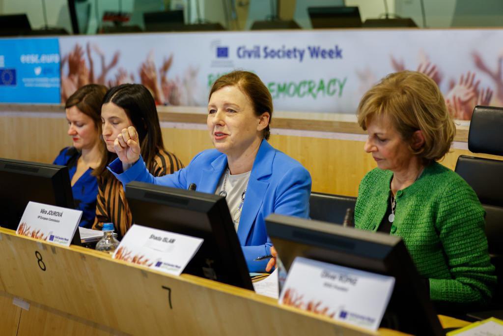 Safeguarding our #EUdemocracy requires protecting electoral processes.
 
We must keep #EUelections2024 free & fair, resilient by updated digital safeguards and preserve #open debate free from any interference. 

#EUCivilSociety is key.
 
Great discussion at #CivSocWeek