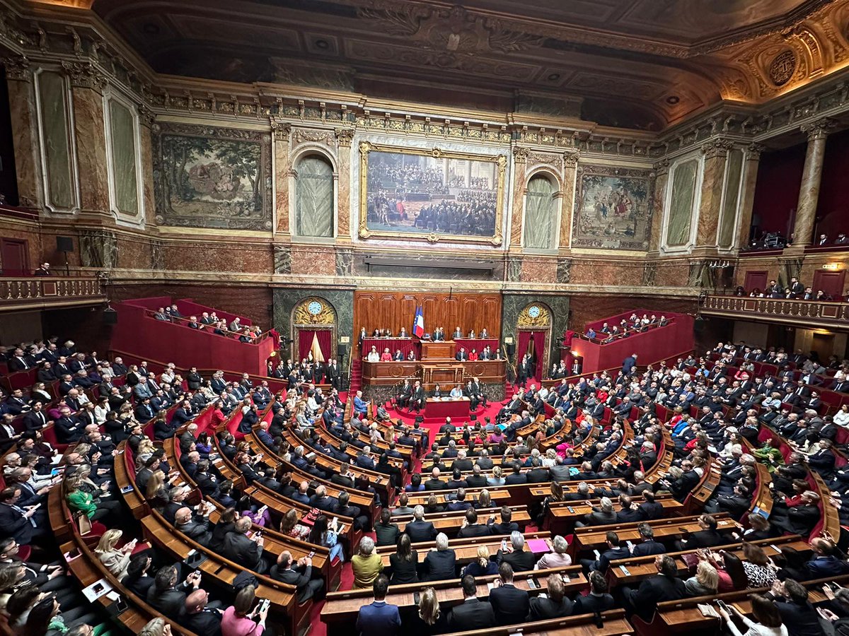 Dans 24 pays, l’avortement est strictement interdit.
Dans 41 pays, il est autorisé seulement pour sauver la vie de la mère.
Dans 49 pays, il est autorisé pour des raisons de santé.
Dans 1 seul pays, il est inscrit dans la Constitution. Et ce pays, c’est la France.

C’est une