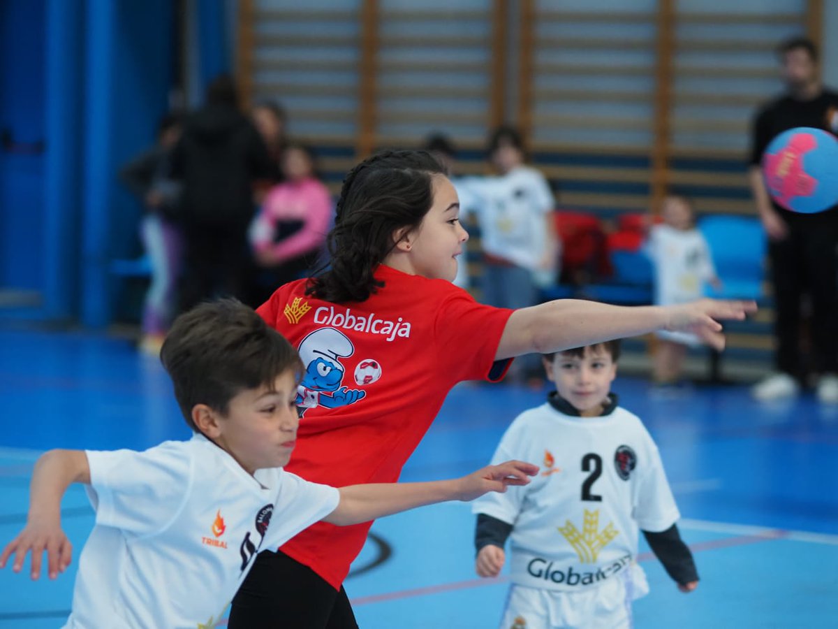📸 Como hemos disfrutado del  #CircuitoGlobalcajaPitufos este domingo en Pedro Muñoz y Azuqueca de Henares 🔥

Alrededor de 250 nniños y niñas han disputado 90 partidos en una gran mañana de minibalonmano 🤾‍♀️ ¡Nos encanta ver disfrutar a los más peques de este deporte! 🤩