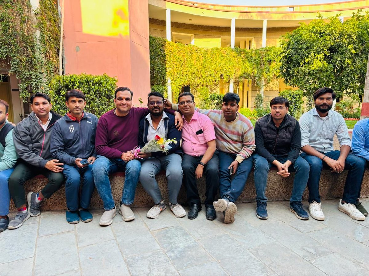 #फार्मासिस्ट_प्रोविजनल_सूची_जारी_करो
रखो भरोसा अपनी मेहनत पर,
 ना की अपनी किस्मत पर.
 सपनो की तैयारी पूरी रखो,
 फिर सफलता का स्वाद चखो.
मान्य स्वास्थ्य मंत्री जी (राजा सहाब) <a href="/GajendraKhimsar/">Gajendra Singh Khimsar</a> आप पर हमे पूरा भरोसा हे।
#फार्मासिस्ट_भर्ती_पूरी_करो 
<a href="/dr_vishwjeet/">Vishwjeet mitra(विश्वजीत मित्रा)</a> <a href="/pharma_bharti/">युवा प्रकोष्ठ राजस्थान फार्मासिस्ट एसोसिएशन</a>