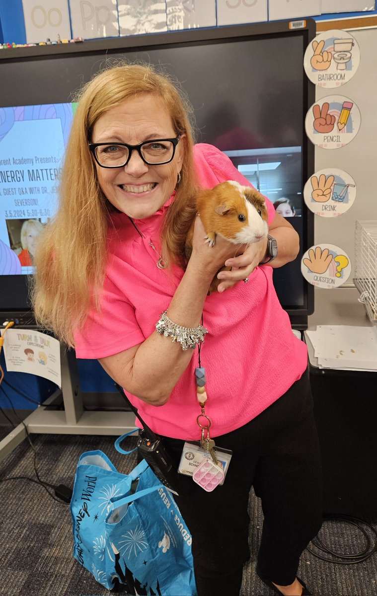 It's gonna be a great week <a href="/CFISDLieder/">Lieder Elementary</a>. I already made a new friend!! <a href="/craftymaestra/">Lolita Benitez</a>