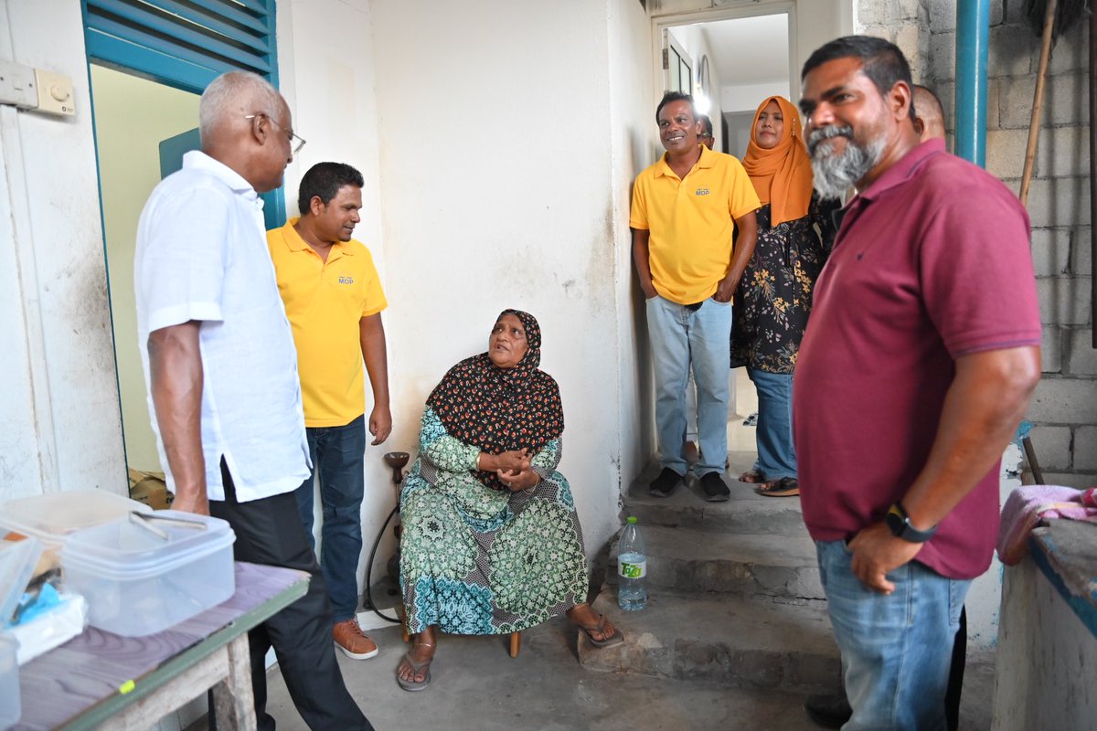 charly_thuthu's tweet image. ރައީސް  @ibusolih މަޖިލިސް20 ނ.ވެލިދޫ ދާއިރާގެ އެމްޑީޕީ ކެންޑިޑޭޓު އެމްޕީ  @mashafeeg އަށް ތާއިދު ހޯއްދެވުމަށް ނ.ވެލިދޫގައި ދޮރުން ދޮރަށް ހިންގެވުން ކުރިއަށްދަނީ. 

 #VelidhooDhaaira  #VoteMode ✅1️⃣ 
 #VoteMDP  #Majlis2024
 #MisraabuHamaMagah