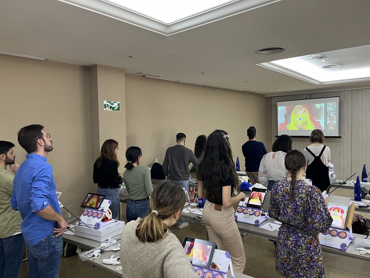 What is a hybrid uro-oncology #handson workshop like? 📷 Last friday, urology residents of @AAUrologia trained laparoscopic #PartialNephrectomy and #RadicalProstatectomy. The workshop combined local and remote tutoring with on-site training. #education #urology #oncology