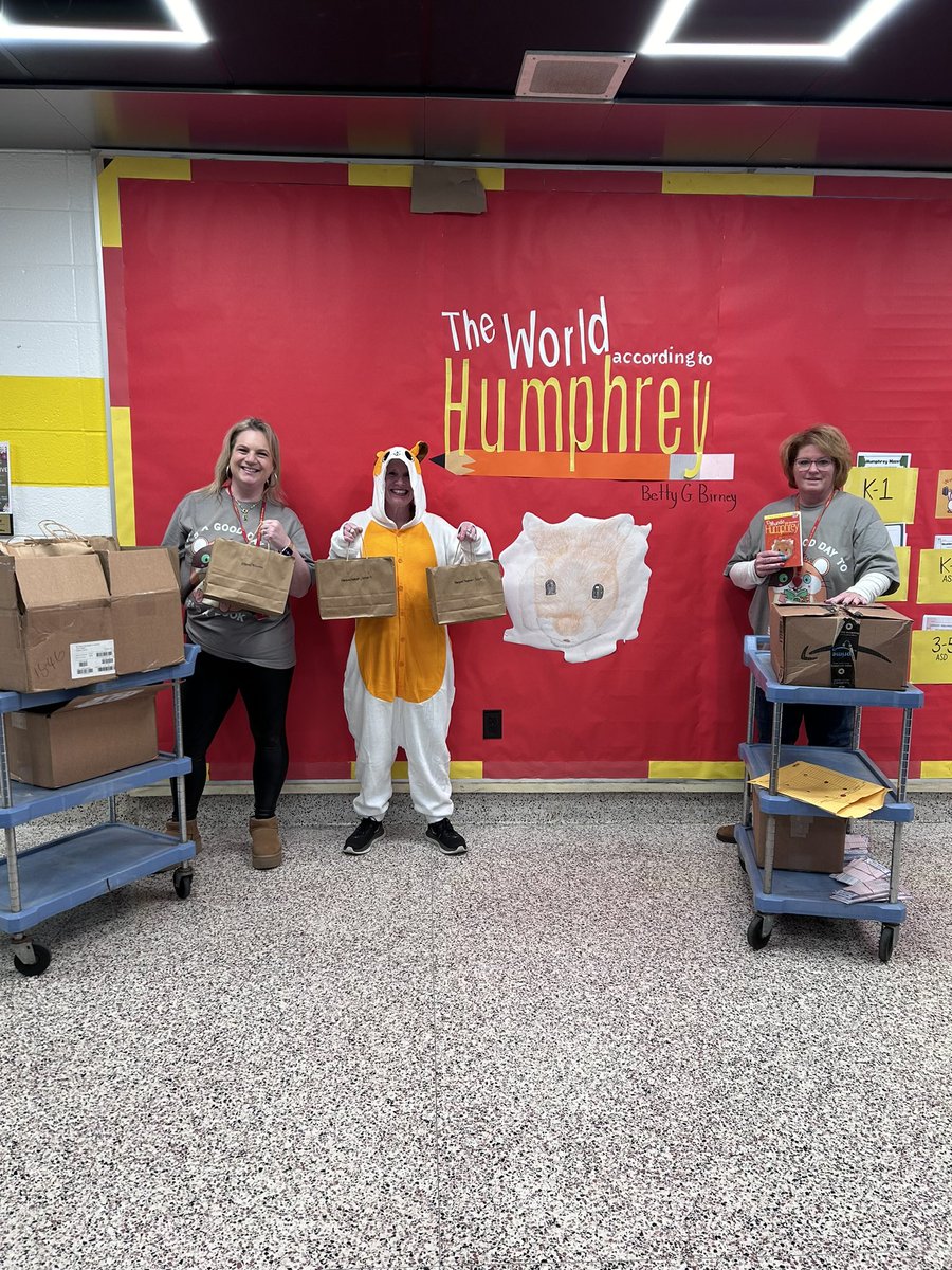 It’s Humphrey day <a href="/MOSandshore/">Mount Olive Sandshore School</a>! Book delivery ✅ Chapter 1 tonight 📕 Be on the lookout for parent resources including <a href="/MountOliveTSD/">Mount Olive Township School District</a> staff videos reading each chapter aloud.<a href="/kristymc24/">𝒦𝓇𝒾𝓈𝓉𝓎 𝑀𝒸𝐹𝒶𝓇𝓁𝒶𝓃𝑒</a> <a href="/halla01_hall/">@ReadingwithMrs.Hall</a> <a href="/SuptMOTSD/">Sumit Bangia</a>