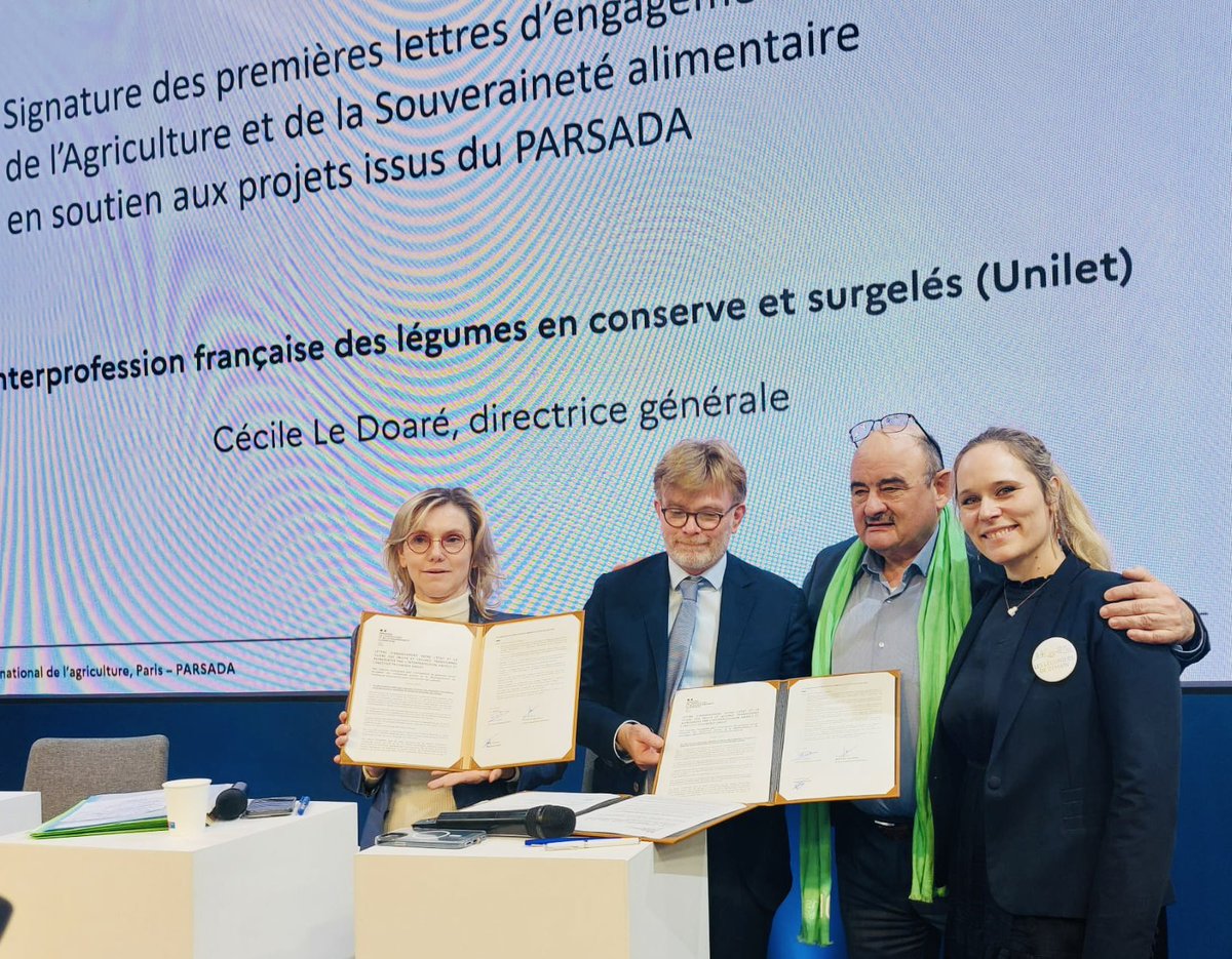 UNILET_Interpro's tweet image. 🌿🚀 #1erDéclic - Un engagement historique en faveur de la #recherche pour nos cultures de plein champ 🥦🍅🌾🥔. Un grand pas franchi ce 1er mars avec la signature d&apos;une lettre d&apos;engagement pour un programme de recherche unique 🌱.
Thread 1/3👇🏻

#PARSADA #LesLégumiersDeDemain