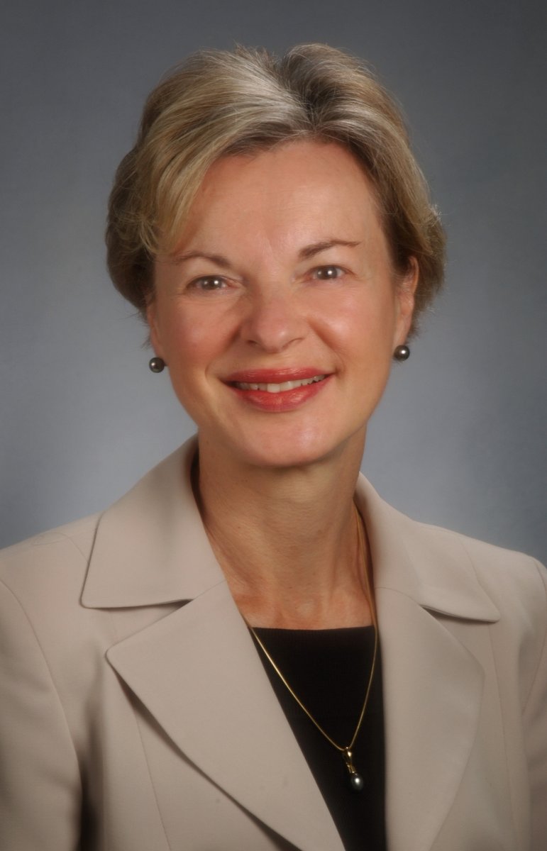 Dr. Elizabeth Nabel is a “dual threat,” successful in both research science and administration as @nih_NHLBI Director. As she and her lab studied the genetic origins of cardiovascular disease, she established new programs in genomics, stem cells, and translational research @NIH.