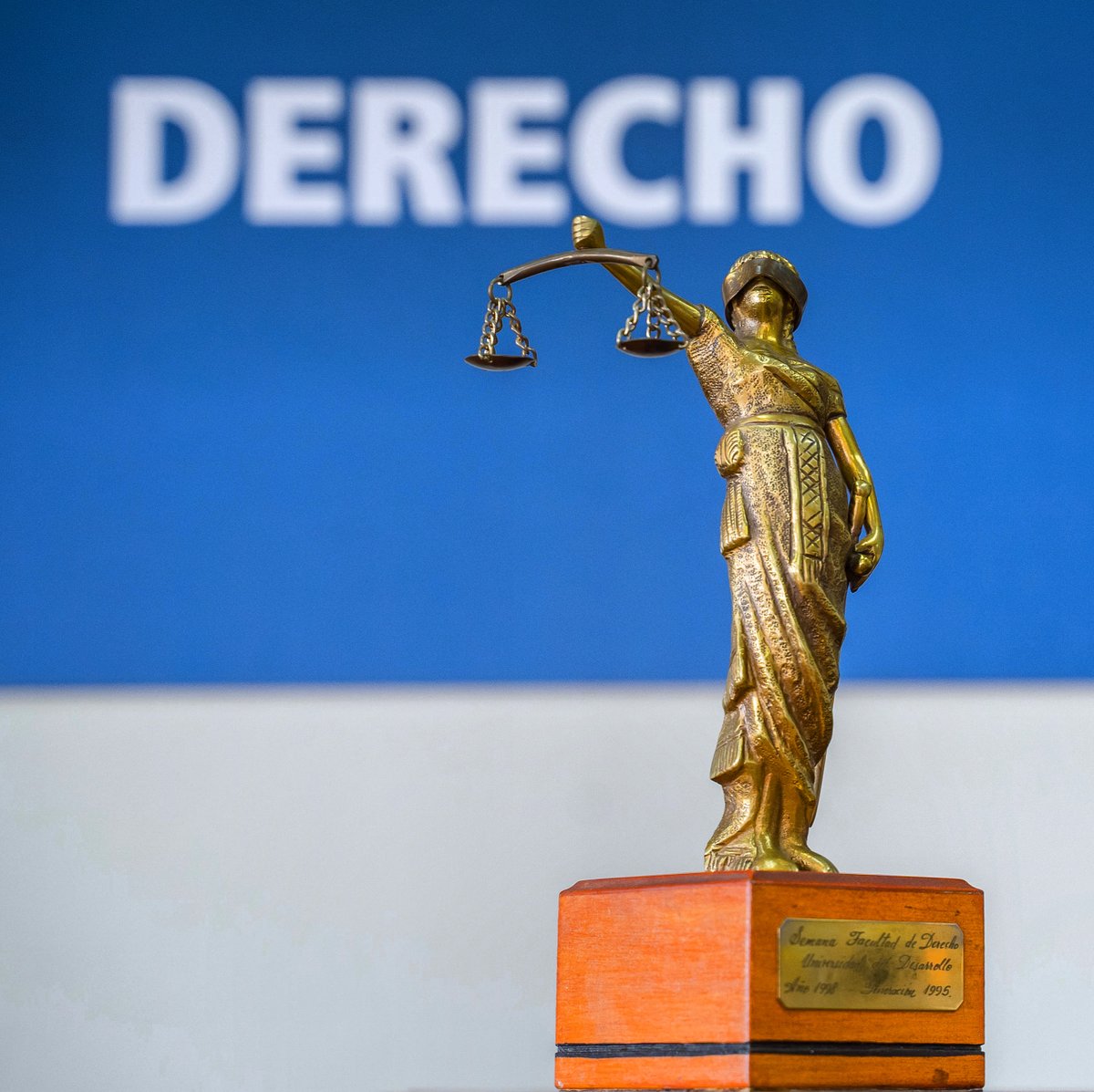 derechoudd_inv's tweet photo. 🎓Bienvenidos a un nuevo año académico en la Facultad de Derecho UDD📚 Es momento de dar inicio a un emocionante viaje lleno de aprendizaje, desafíos y crecimiento personal.

¡Les deseamos mucho éxito en este nuevo ciclo académico! 💼💡 

#DerechoUDD #UDD https://t.co/RR46B6YQZ4