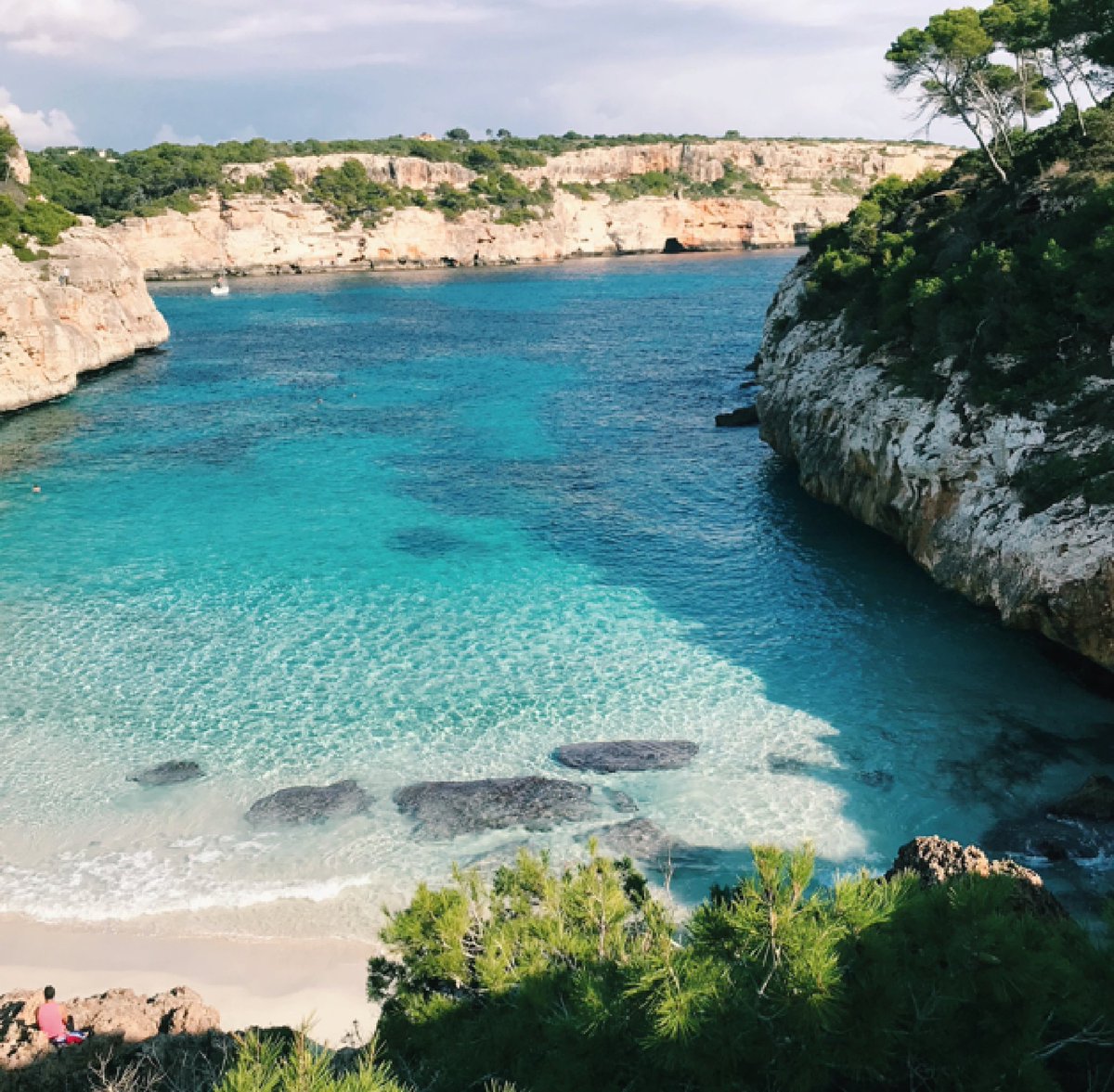 🏢El 65,7% de las personas que viven en España lo hacen en pisos. ¿Sabes cuál es la tecnología más eficiente para climatizar un hogar?💡Pista: utiliza el aire exterior para calentar o enfriar.

Más detalles: solarprofit.es/es/blog/aerote…

#EnergíasRenovables #SolarProfit #Aerotermia