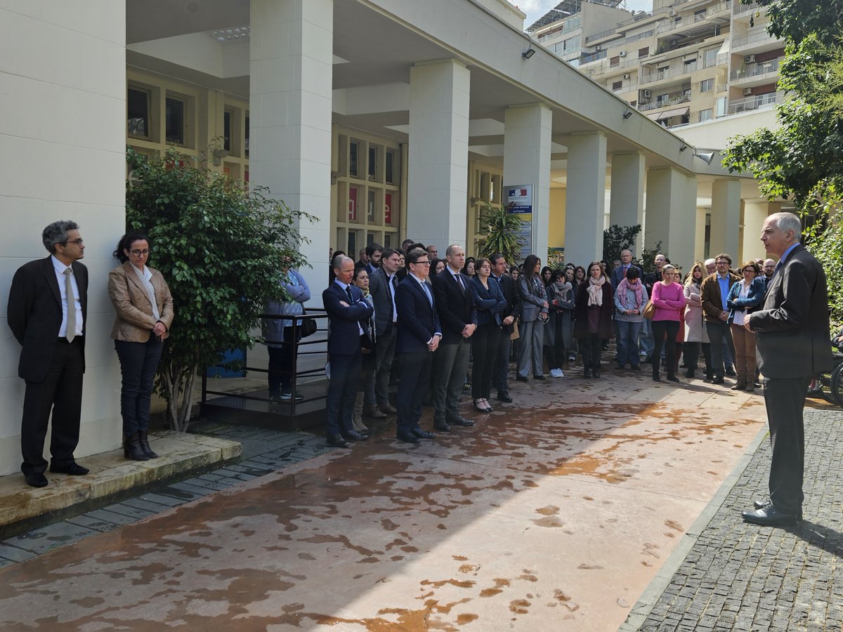 AmbaFranceLiban's tweet photo. L'Ambassadeur @Herve_Magro et les agents de l'Ambassade se sont associés à l'hommage rendu aux agents du ministère morts à Gaza: Fathiyya Azaiza, Mohamad Qreqea et Rami Fayyad.

Reconnaissance à celles et ceux qui servent la France dans des conditions difficiles. https://t.co/FaNhDNQvGU