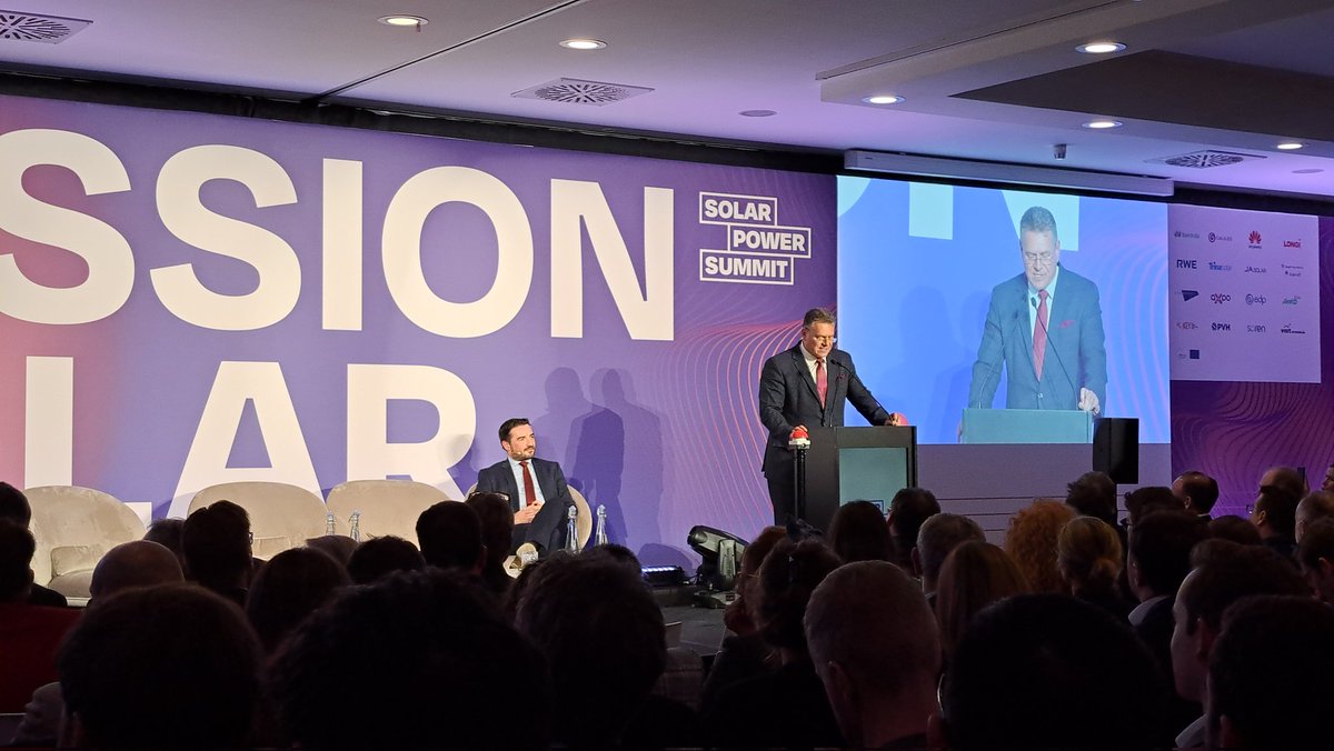Naomi Chevillard (@naomi_cvd) on Twitter photo #solarpowersummit ready for liftoff with <a href="/MarosSefcovic/">Maroš Šefčovič🇪🇺</a> who congrats the solar sector for delivering the impressive growth, and calls the industry to do more! #solarpowersummit ready for liftoff with <a href="/MarosSefcovic/">Maroš Šefčovič🇪🇺</a> who congrats the solar sector for delivering the impressive growth, and calls the industry to do more!