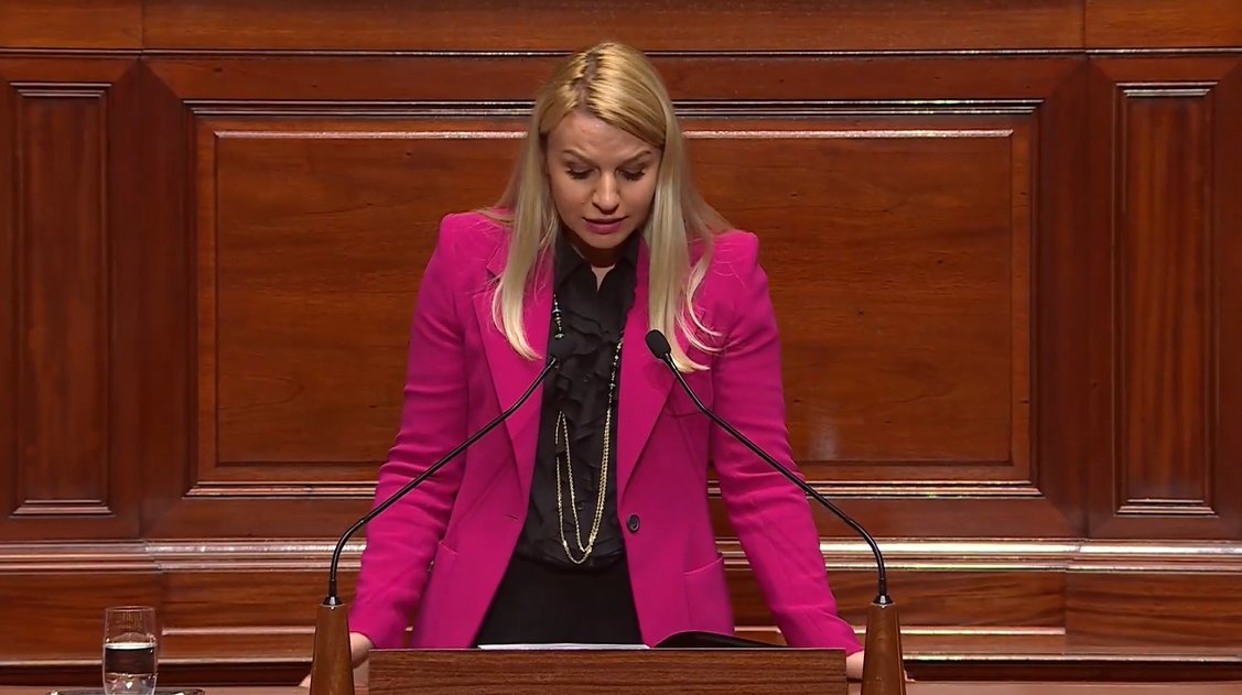 Gènéthique (@genethique) on Twitter photo #DirectAN #DirectSenat <a href="/HeleneLaporteRN/">Hélène Laporte</a> rappelle que la loi Veil prévoit que "la loi garantit le respect de tout être humain dès le commencement de sa vie" #IVG #PJLC #CongresVersailles #DirectAN #DirectSenat <a href="/HeleneLaporteRN/">Hélène Laporte</a> rappelle que la loi Veil prévoit que "la loi garantit le respect de tout être humain dès le commencement de sa vie" #IVG #PJLC #CongresVersailles