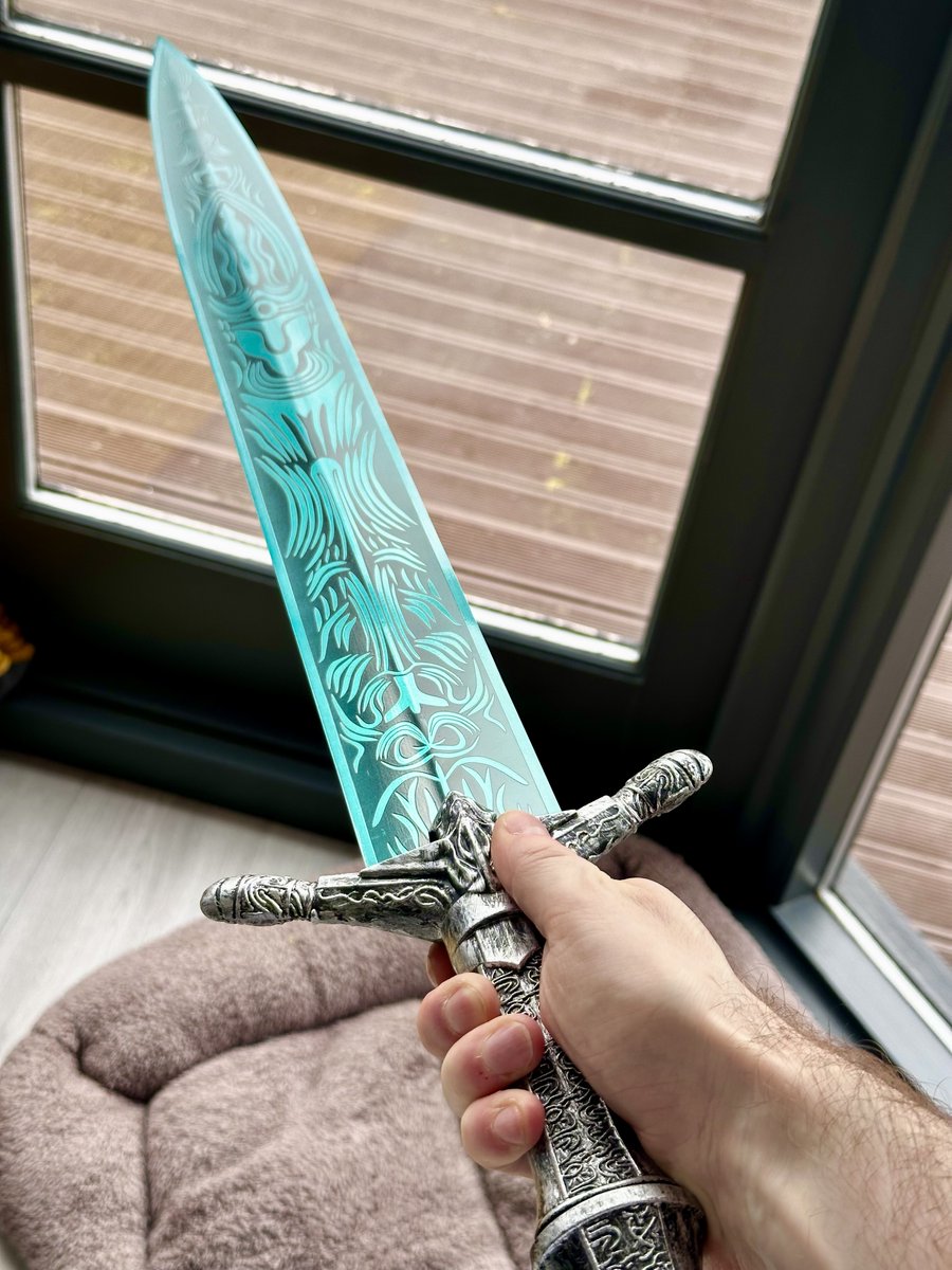 Holy Moonlight Greatsword from Bloodborne!!