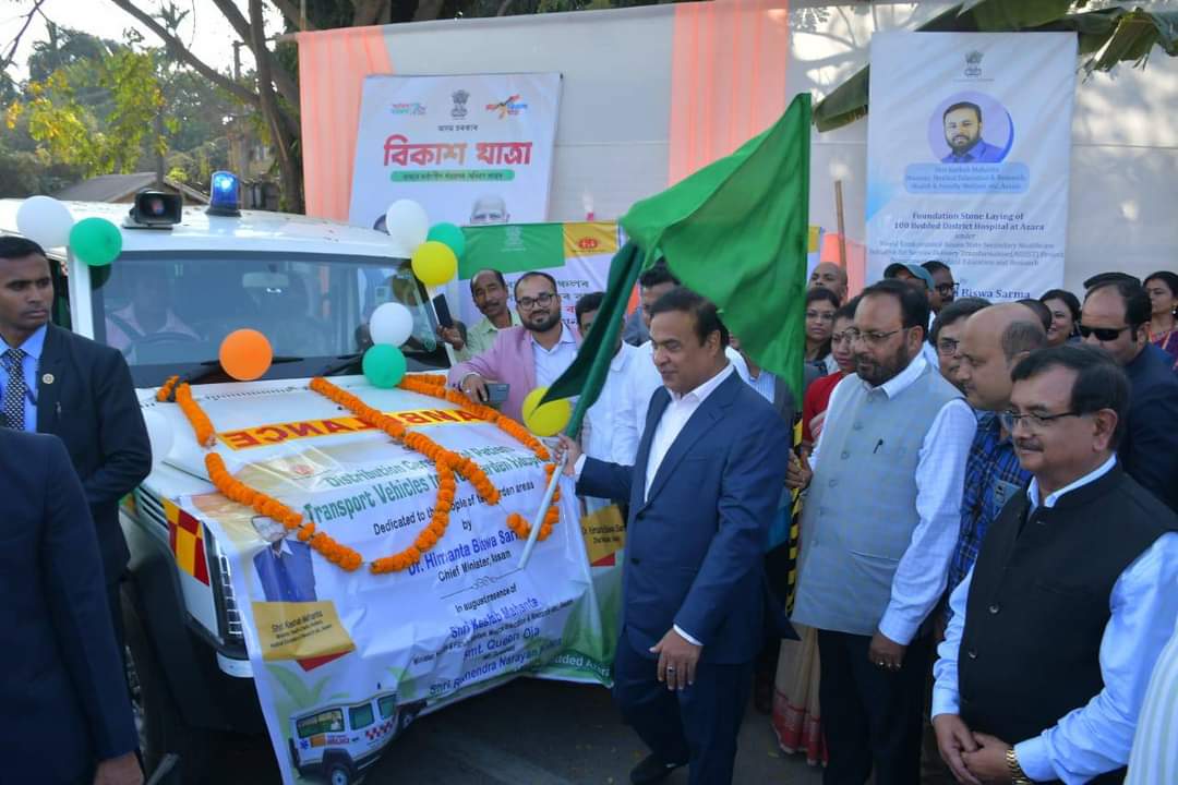 To make healthcare more accessible in the tea estates, Hon’ble CM @himantabiswa dangoriya today flagged off 2 Patient Transport Vehicles for Tea Garden Hospitals in Kamrup (Metro). Delighted to be present during the launching ceremony today. @CMOfficeAssam @DCKamrupMetro…