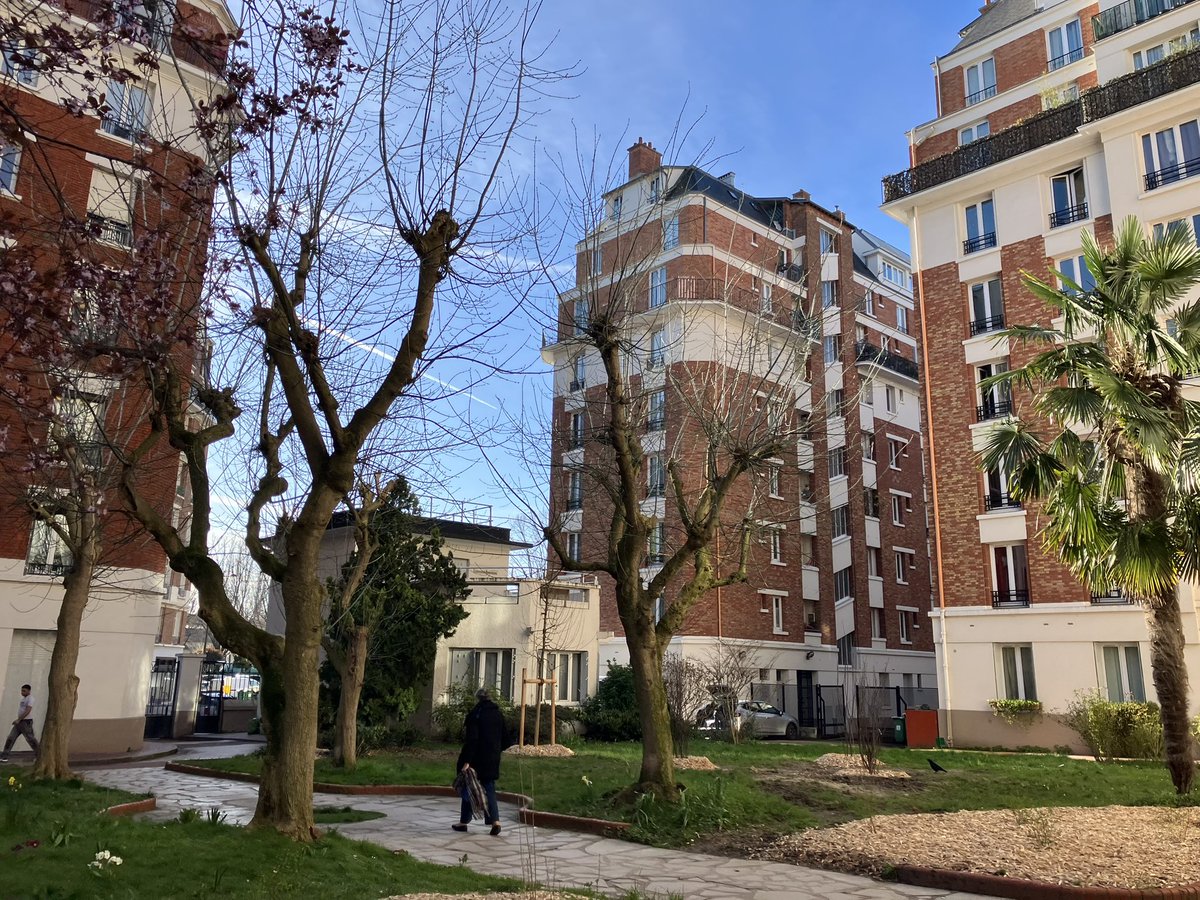 🗓️La première étape du budget participatif est lancée au Boulevard Murat ! 🤝Aujourd’hui nous sommes allés à la rencontre des locataires afin de récolter leurs idées de projets pour leur résidence.