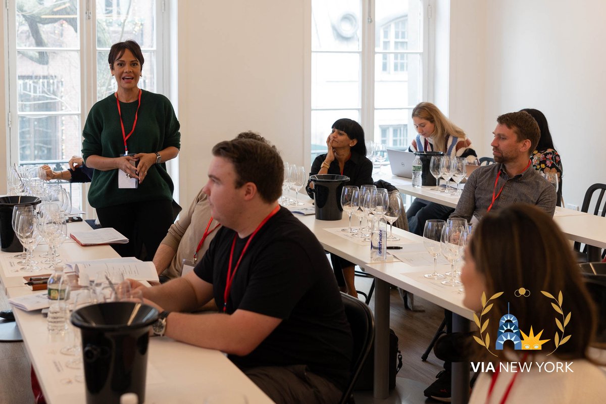 Cheers to DAY 1 of the #VIANewYork Edition 2024 course! 📖 🍷 @steviekim222 gave a welcoming speech and then class promptly began, with @sarahhellermw leading the way. Good luck to the #VIA Candidates! #VinitalyInternational #WineEducation