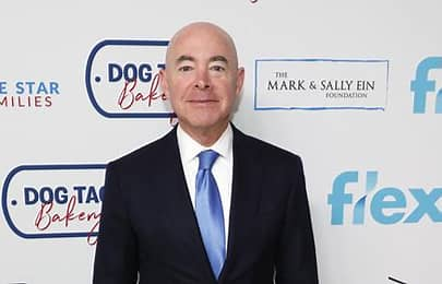 certainlee3's tweet image. HE SAYS "NO MORE CALLING THEM ILLEGALS"!!!!
WHAT SAY YOU PEOPLE???????  HE DOESN'T SEEM TO UNDERSTAND THAT WE, WE PAY HIS SALARY TO DO WHAT WE THE PEOPLE WANT HIM TO DO!!!!  WE DIDN'T PUT HIM IN OFFICE TO DO WHAT HE WANTS DONE!!!!  WE CAN TAKE HIM OUT OF OUR OFFICE AND WE WILL!!!