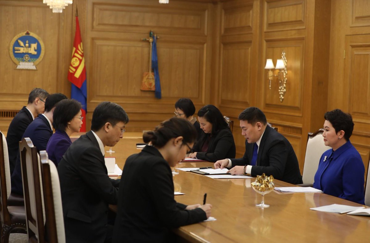 Монгол Улсад үүсээд буй зудын нөхцөл байдалтай холбогдуулж БНХАУ-ын Засгийн газар 200 мянган ам.доллар, БНХАУ-ын Өвөр Монголын өөртөө засах орны Ардын Засгийн газар 170 гаруй мянган ам.долларын эд материалын тусламжийг Монгол Улсын Засгийн газарт үзүүллээ. 
Өнөөдөр БНХАУ-аас