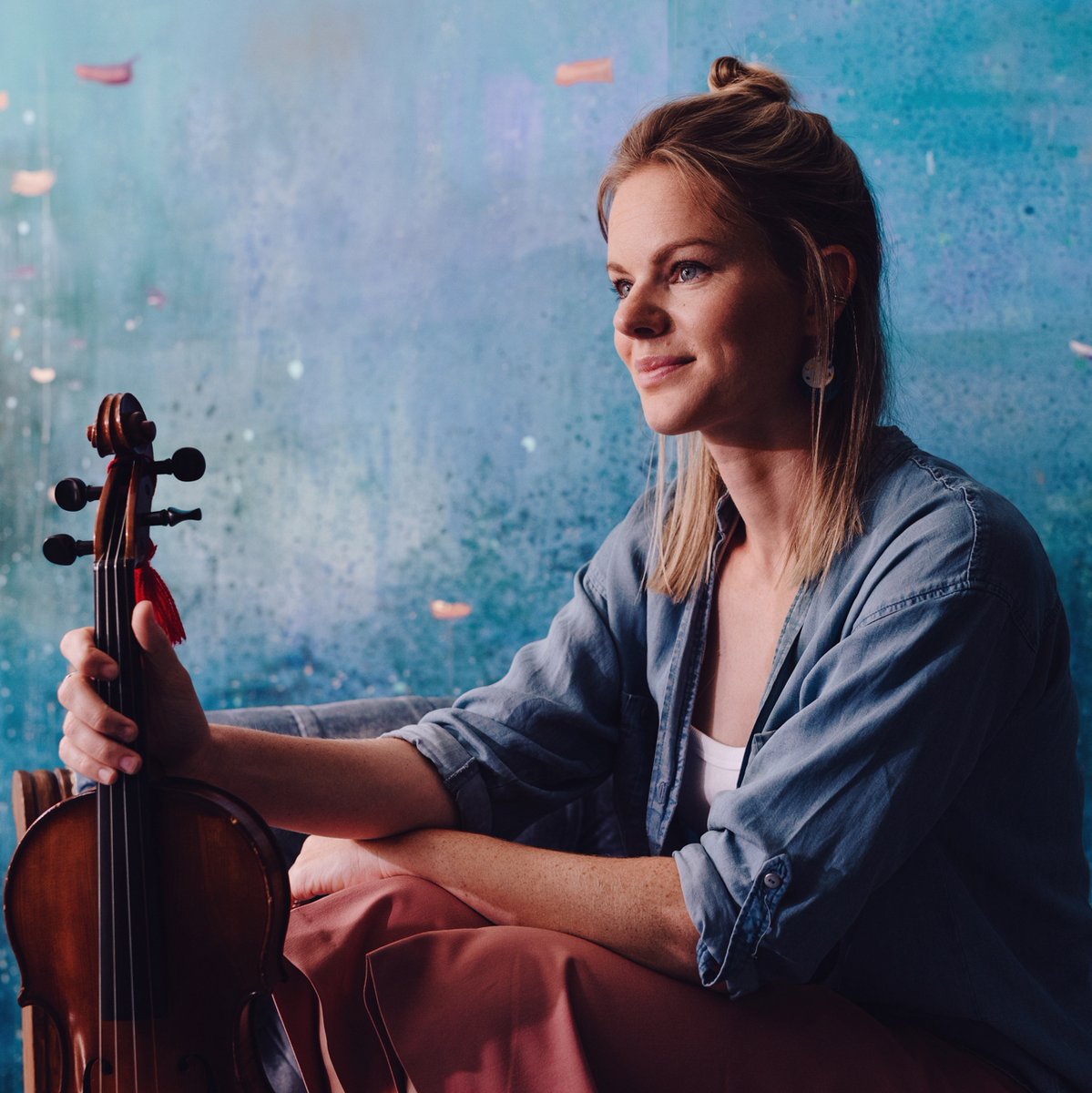Looking forward to two lovely gigs coming up with the <a href="/meganhen_music/">Megan Henderson</a> Trio - it's always such a joy to play Megan's stunning music 💙

27 Apr <a href="/LethamNights/">Letham Nights</a> #Fife 
11 May <a href="/KingsPlace/">Kings Place</a> #London #ScotlandUnwrapped

Ticket details &amp; more upcoming gigs ⏬
linktr.ee/sualeecello