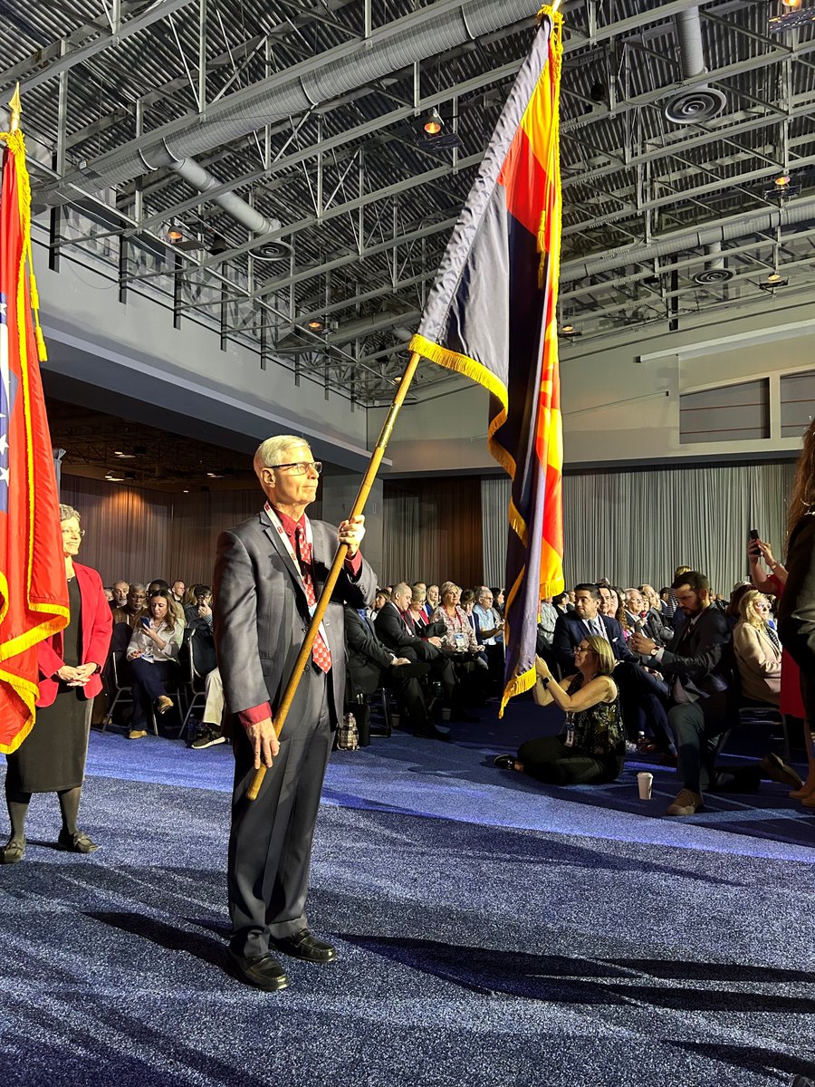 Good morning from
@AmericasCUs #NationalGAC! It's time for the conference opening Flag Ceremony. Here's
@TruWestCU's Alan Althouse proudly carrying the Arizona State Flag!