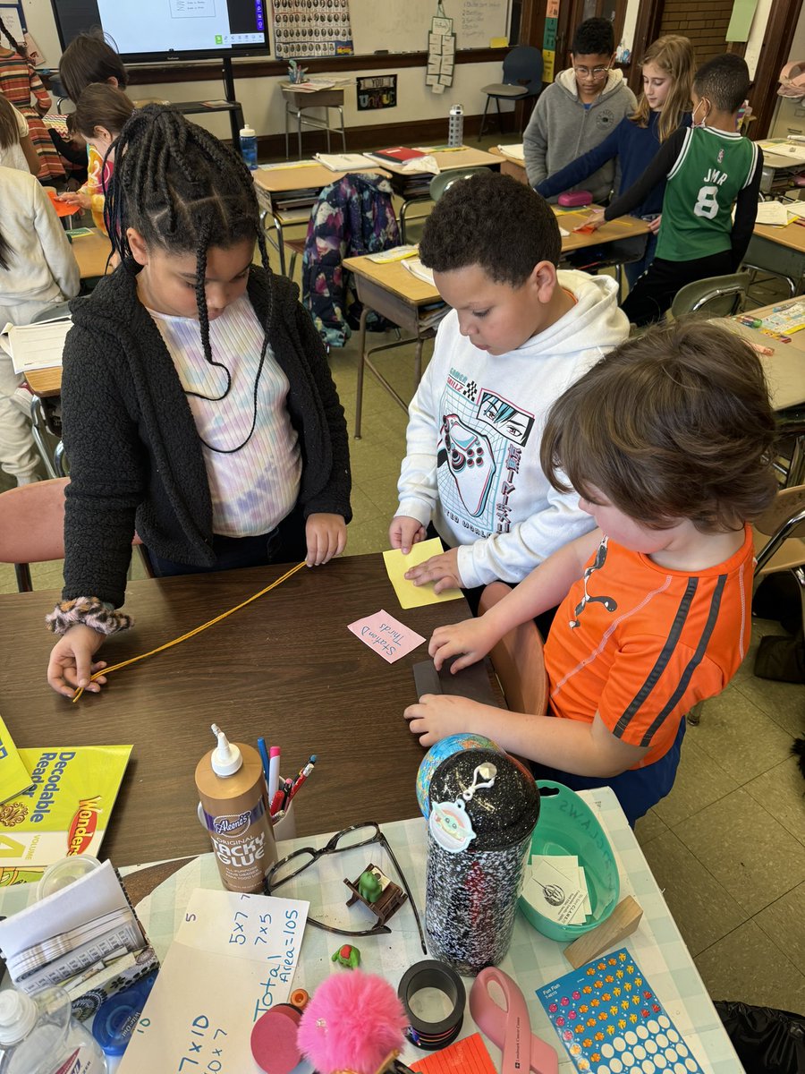 garmstrong331's tweet photo. Third grade Math centers at Rhodes! 🤍1️⃣2️⃣3️⃣🤍 #RhodesUnited #Mathcenters #Grade3allstars https://t.co/MmevD05M2I