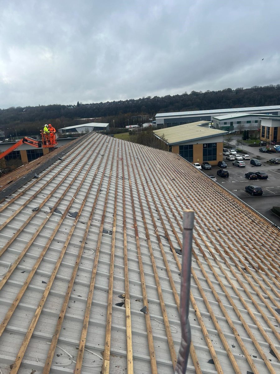 TOTAL_DEMOSERV's tweet image. 🚧 Exciting Update! 🚧
Work has officially begun on the roof at BET 365! We&apos;re kicking off this new phase by taking the roof off &amp;amp; getting back to the steel frame. This marks a significant milestone in our journey. Stay tuned for more updates #demolition #Update #excitingprogress