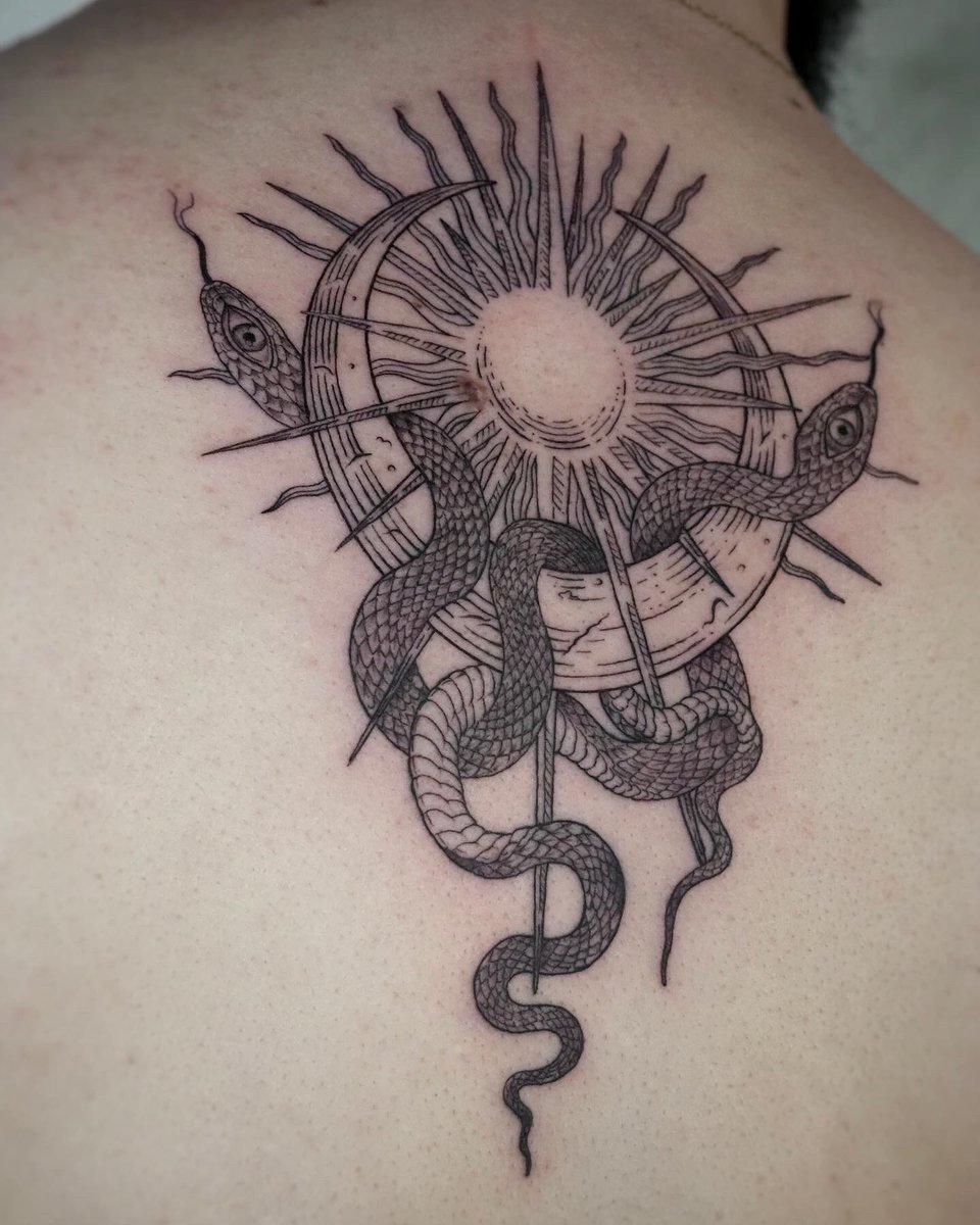 #snaketattoo #lineworktattoo #blackworkers