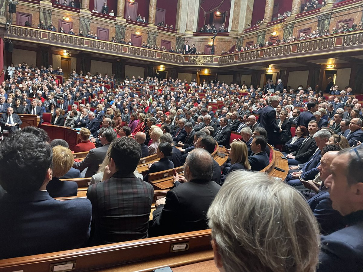 Aujourd’hui a @CVersailles le #Congres démontre et il le fallait que le #Parlement, @Senat et @AssembleeNat réunis, est l’élément central et fondamental de notre #democracy