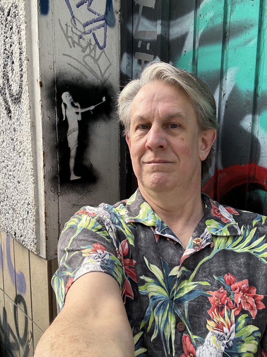 shanecurcuru's tweet image. Hello #FOSSBack! Here’s today’s Hawaiian shirt! Best street art in #berlin 😍