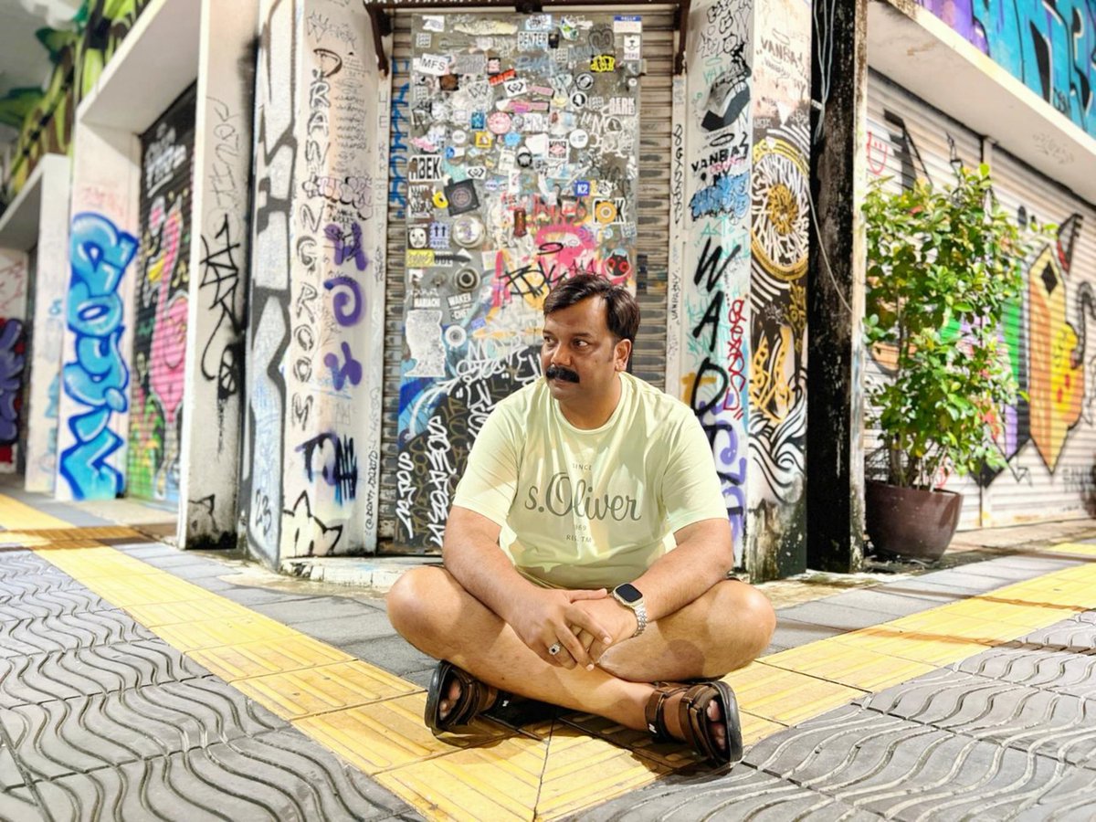 Irfan802's tweet photo. Zindagi may bohat saray ultay kaam kiye magar kabhi rang gora karnay ki cream nahi lagai... 😅🤣😂
.
.
.
#SayNotoWhiteningCream #UseWhiteningFilter 😅🤣😂 https://t.co/FFD56X8sNd