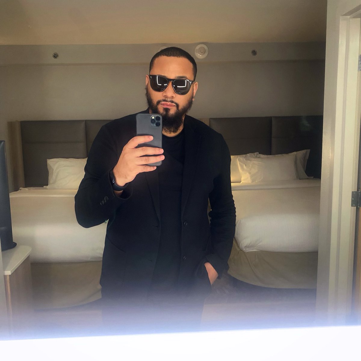 RobAurelius's tweet photo. Brighter days are on the horizon. โค๏ธโ๐ฉน๐
#LetYourMindTravel #Dallas #marriotbonvoy #marriott #springhillsuites #texas #hotelselfies #DallasTexas https://t.co/7ZxDDfMV1U