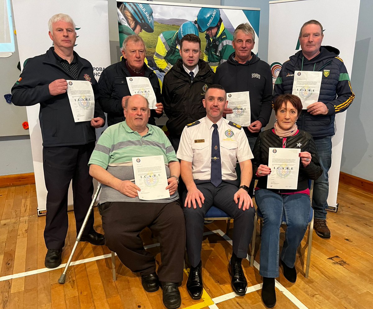 Cúpla grianghraf ó Árainn Mhór inniu 📸

A number of volunteer islanders received their Emergency First Responder Certificates today, as well as the delivery of a new ambulance vehicle to the island to replace an older vehicle 🚑