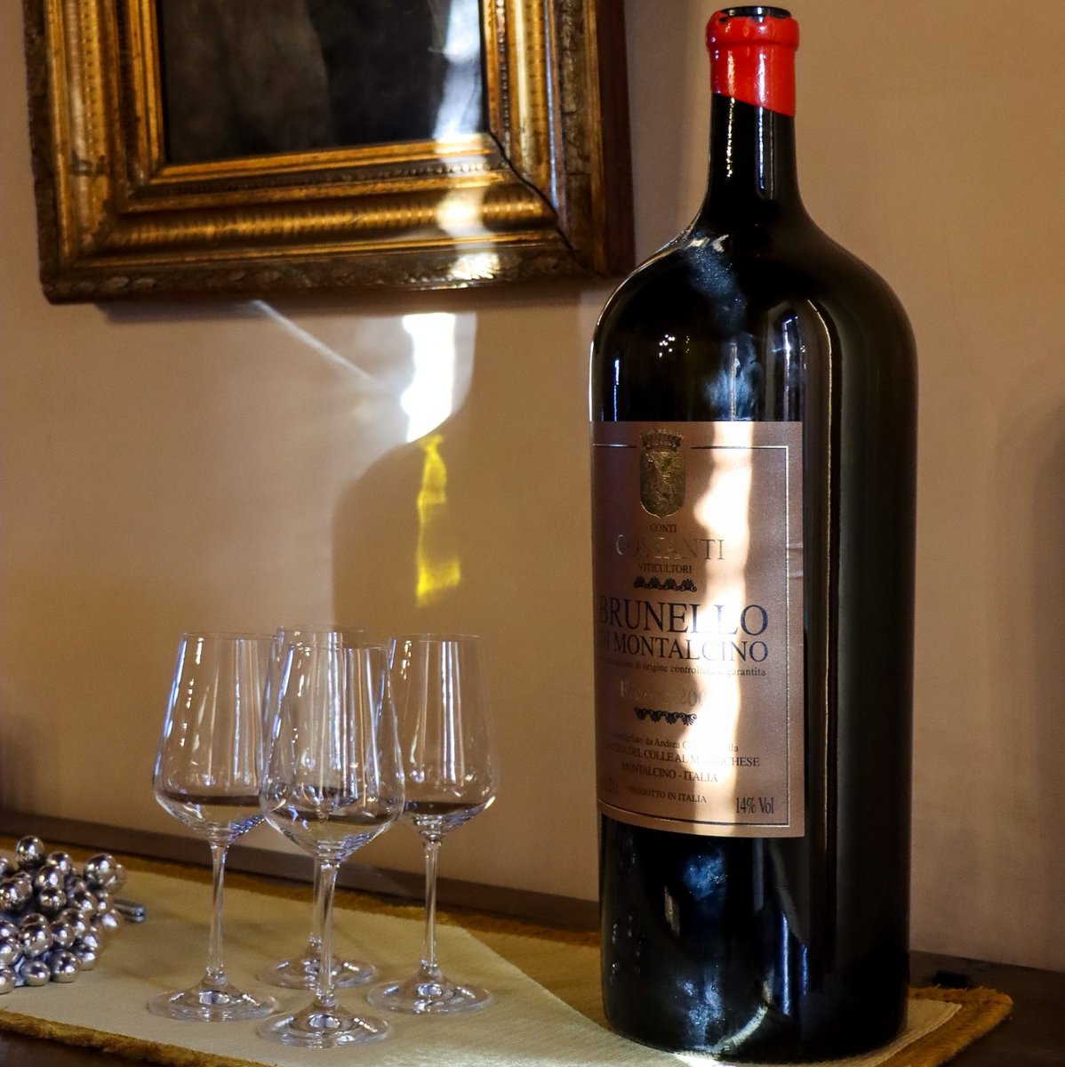 The only correct way to drink Brunello di Montalcino! 🍷

#bordeauxindex #brunello #brunellodimontalcino #finewine #redwine #brunellowine #winelover #winelovers