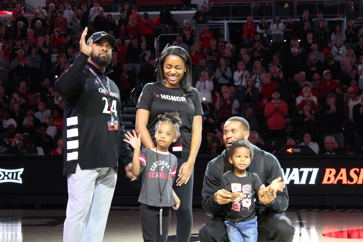 UC Public Safety (@ucpublicsafety) on Twitter photo On Saturday, <a href="/GoBearcatsMBB/">Cincinnati Men’s Hoops</a> celebrated the story of UCPD Officer Darryn Chenault and his nephew, Arryn Chenault. Arryn donated his kidney to Darryn in 2023. Learn more about their incredible story at x.com/GoBEARCATS/sta…. @LifeCenterCincy On Saturday, <a href="/GoBearcatsMBB/">Cincinnati Men’s Hoops</a> celebrated the story of UCPD Officer Darryn Chenault and his nephew, Arryn Chenault. Arryn donated his kidney to Darryn in 2023. Learn more about their incredible story at x.com/GoBEARCATS/sta…. @LifeCenterCincy