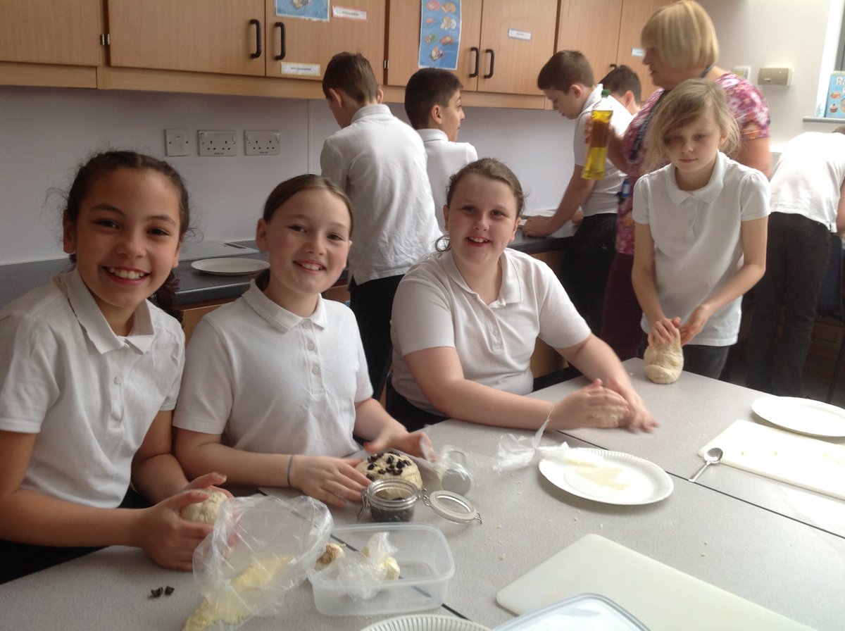 GBS_Larch_Class's tweet photo. Larch class are the Star bakers of the week! Dough prepped, proofed and baked- I hope it tastes as good as it looks. @GilesBrookSCH #GSB4DT https://t.co/ObJyZoTYpp